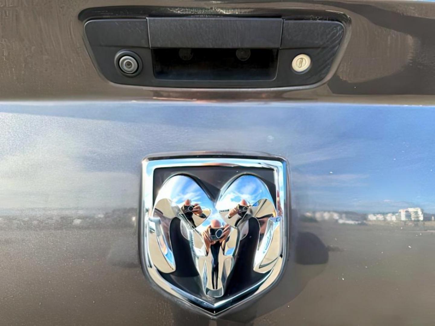 2016 GRAY /Black Ram 2500 (3C6UR5FL2GG) with an Cummins 67L I-6 diesel direct injection engine, Automatic transmission, located at 1175 N Woodruff Ave, Idaho Falls, ID, 83401, 43.506901, -111.999657 - At Timberline Auto, finding a great deal on your next vehicle is always easy! Our experienced sales staff's goal is to help find you the right vehicle at the right price! Our knowledgeable finance department has options for almost any credit score. We offer extended service contract options to prote - Photo#4