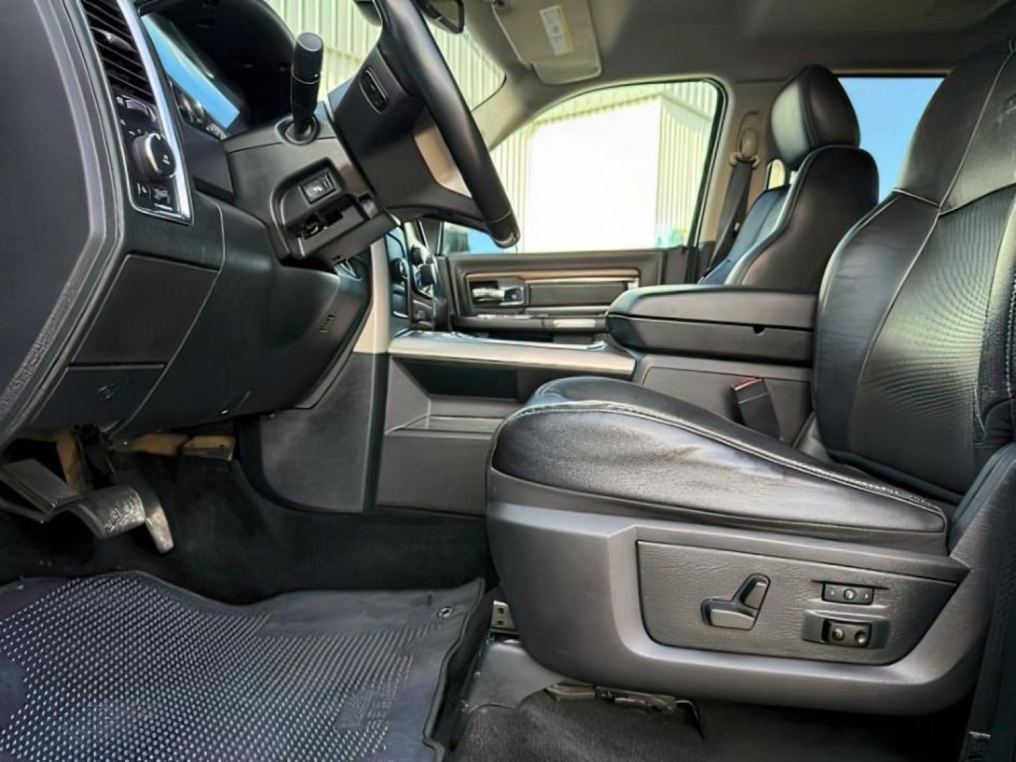 2016 GRAY /Black Ram 2500 (3C6UR5FL2GG) with an Cummins 67L I-6 diesel direct injection engine, Automatic transmission, located at 1175 N Woodruff Ave, Idaho Falls, ID, 83401, 43.506901, -111.999657 - At Timberline Auto, finding a great deal on your next vehicle is always easy! Our experienced sales staff's goal is to help find you the right vehicle at the right price! Our knowledgeable finance department has options for almost any credit score. We offer extended service contract options to prote - Photo#12