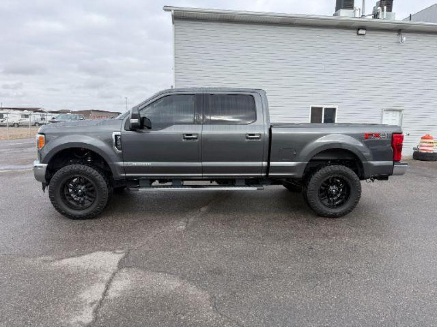 2019 GRAY /Black Ford F-350 (1FT8W3BT2KE) with an Powerstroke 67L V-8 diesel direct injection engine, Automatic transmission, located at 1175 N Woodruff Ave, Idaho Falls, ID, 83401, 43.506901, -111.999657 - At Timberline Auto, finding a great deal on your next vehicle is always easy! Our experienced sales staff's goal is to help find you the right vehicle at the right price! Our knowledgeable finance department has options for almost any credit score. We offer extended service contract options to prote - Photo#27