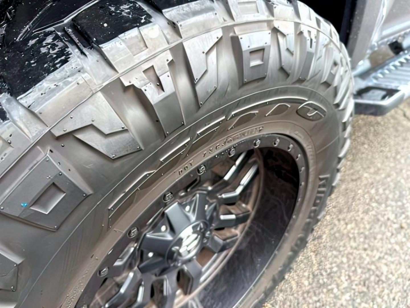 2019 GRAY /Black Ford F-350 (1FT8W3BT2KE) with an Powerstroke 67L V-8 diesel direct injection engine, Automatic transmission, located at 1175 N Woodruff Ave, Idaho Falls, ID, 83401, 43.506901, -111.999657 - At Timberline Auto, finding a great deal on your next vehicle is always easy! Our experienced sales staff's goal is to help find you the right vehicle at the right price! Our knowledgeable finance department has options for almost any credit score. We offer extended service contract options to prote - Photo#10