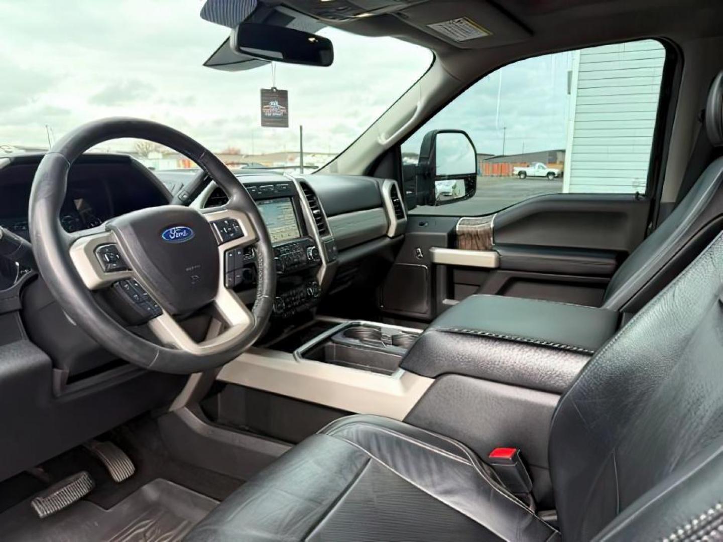 2019 GRAY /Black Ford F-350 (1FT8W3BT2KE) with an Powerstroke 67L V-8 diesel direct injection engine, Automatic transmission, located at 1175 N Woodruff Ave, Idaho Falls, ID, 83401, 43.506901, -111.999657 - At Timberline Auto, finding a great deal on your next vehicle is always easy! Our experienced sales staff's goal is to help find you the right vehicle at the right price! Our knowledgeable finance department has options for almost any credit score. We offer extended service contract options to prote - Photo#14