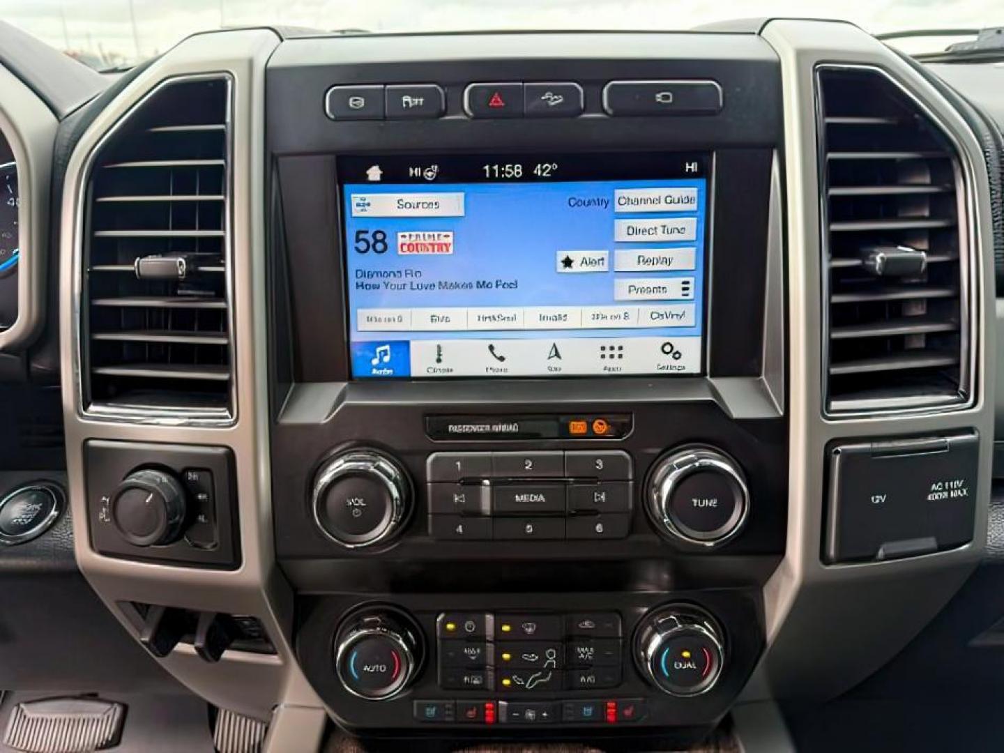 2019 GRAY /Black Ford F-350 (1FT8W3BT2KE) with an Powerstroke 67L V-8 diesel direct injection engine, Automatic transmission, located at 1175 N Woodruff Ave, Idaho Falls, ID, 83401, 43.506901, -111.999657 - At Timberline Auto, finding a great deal on your next vehicle is always easy! Our experienced sales staff's goal is to help find you the right vehicle at the right price! Our knowledgeable finance department has options for almost any credit score. We offer extended service contract options to prote - Photo#16