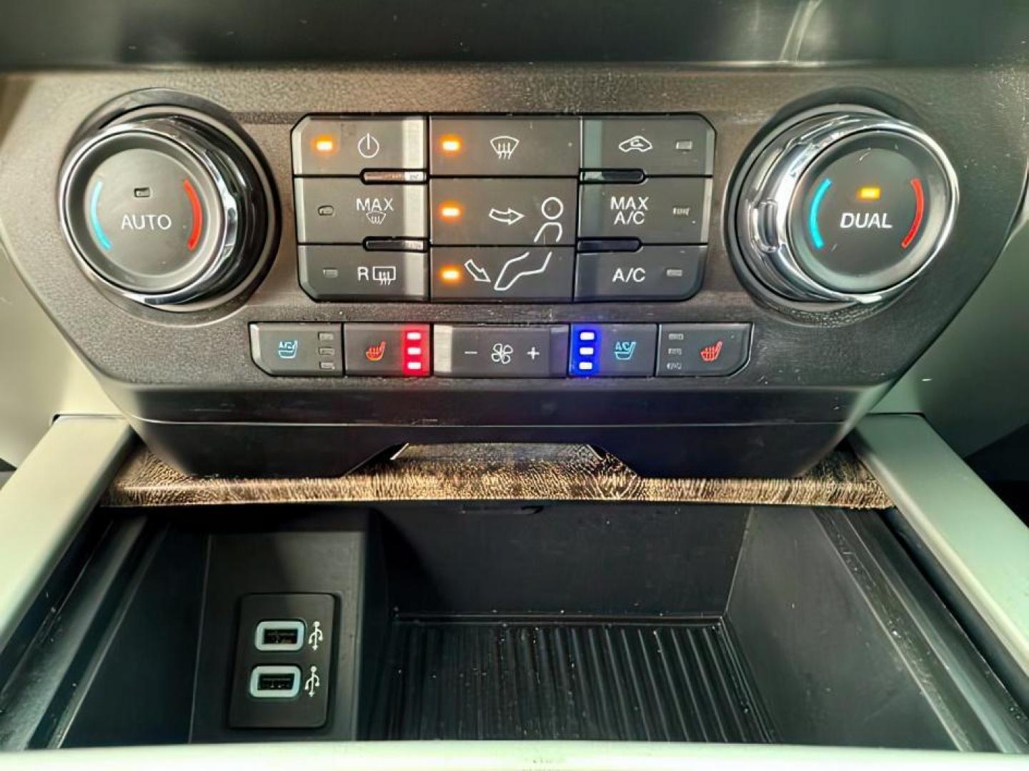 2019 GRAY /Black Ford F-350 (1FT8W3BT2KE) with an Powerstroke 67L V-8 diesel direct injection engine, Automatic transmission, located at 1175 N Woodruff Ave, Idaho Falls, ID, 83401, 43.506901, -111.999657 - At Timberline Auto, finding a great deal on your next vehicle is always easy! Our experienced sales staff's goal is to help find you the right vehicle at the right price! Our knowledgeable finance department has options for almost any credit score. We offer extended service contract options to prote - Photo#17