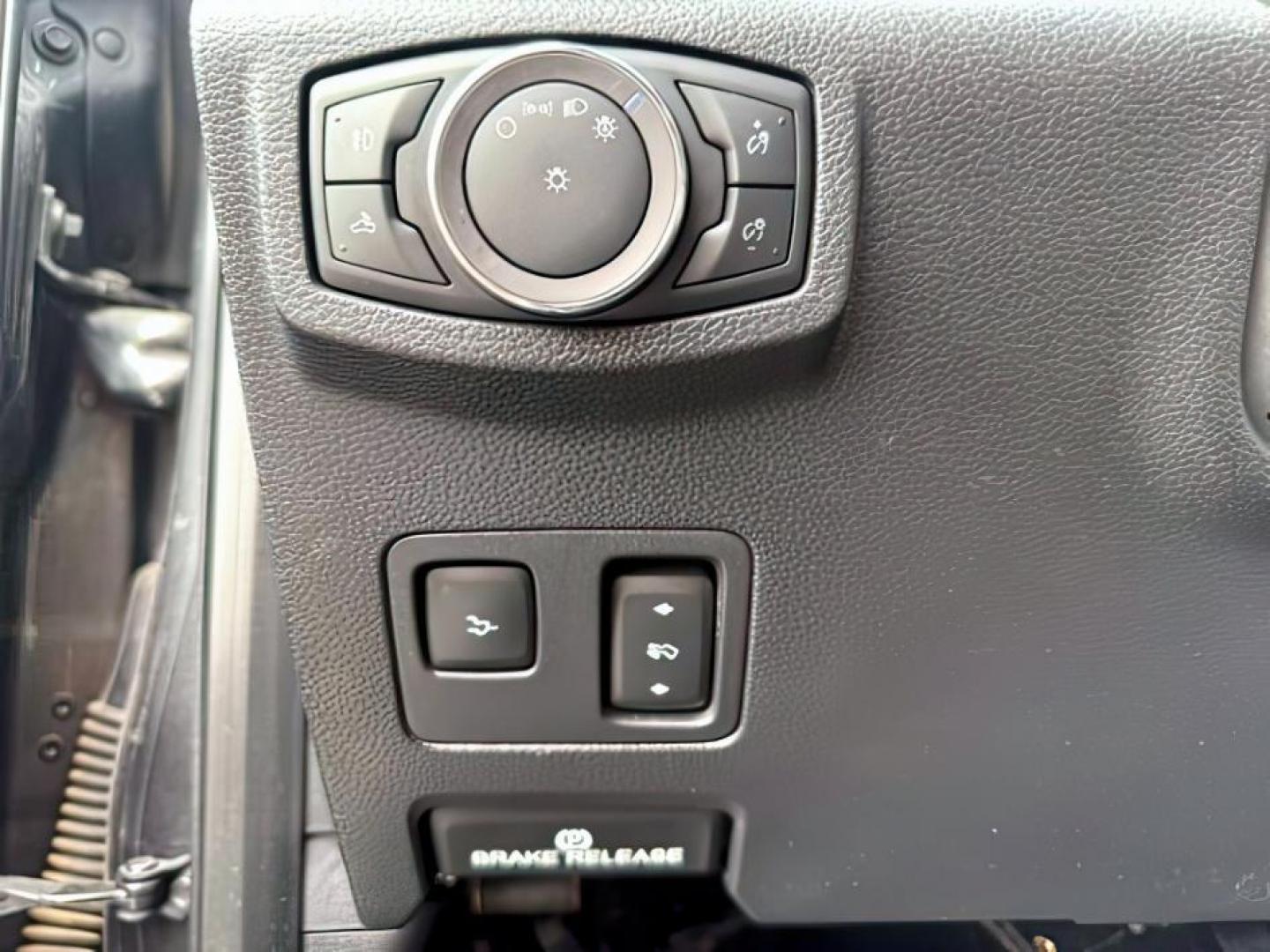 2019 GRAY /Black Ford F-350 (1FT8W3BT2KE) with an Powerstroke 67L V-8 diesel direct injection engine, Automatic transmission, located at 1175 N Woodruff Ave, Idaho Falls, ID, 83401, 43.506901, -111.999657 - At Timberline Auto, finding a great deal on your next vehicle is always easy! Our experienced sales staff's goal is to help find you the right vehicle at the right price! Our knowledgeable finance department has options for almost any credit score. We offer extended service contract options to prote - Photo#19