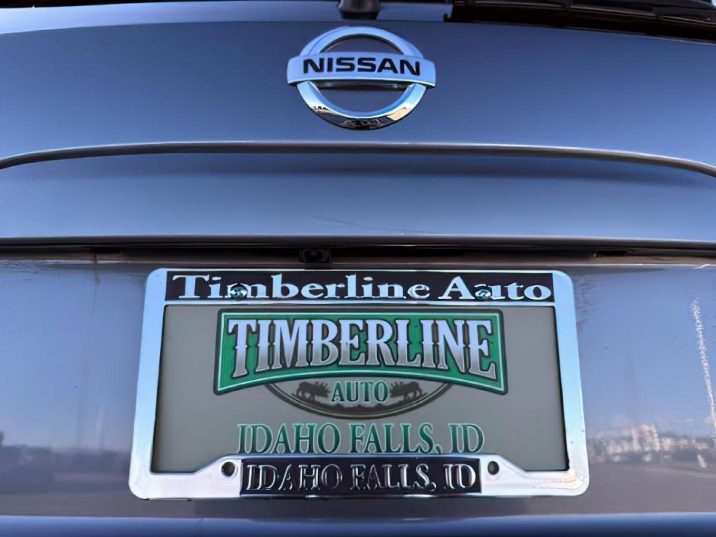 2017 GRAY /Graphite Nissan Murano (5N1AZ2MH4HN) with an 35L V-6 DOHC engine, Automatic transmission, located at 1175 N Woodruff Ave, Idaho Falls, ID, 83401, 43.506901, -111.999657 - At Timberline Auto, finding a great deal on your next vehicle is always easy! Our experienced sales staff's goal is to help find you the right vehicle at the right price! Our knowledgeable finance department has options for almost any credit score. We offer extended service contract options to prote - Photo#4