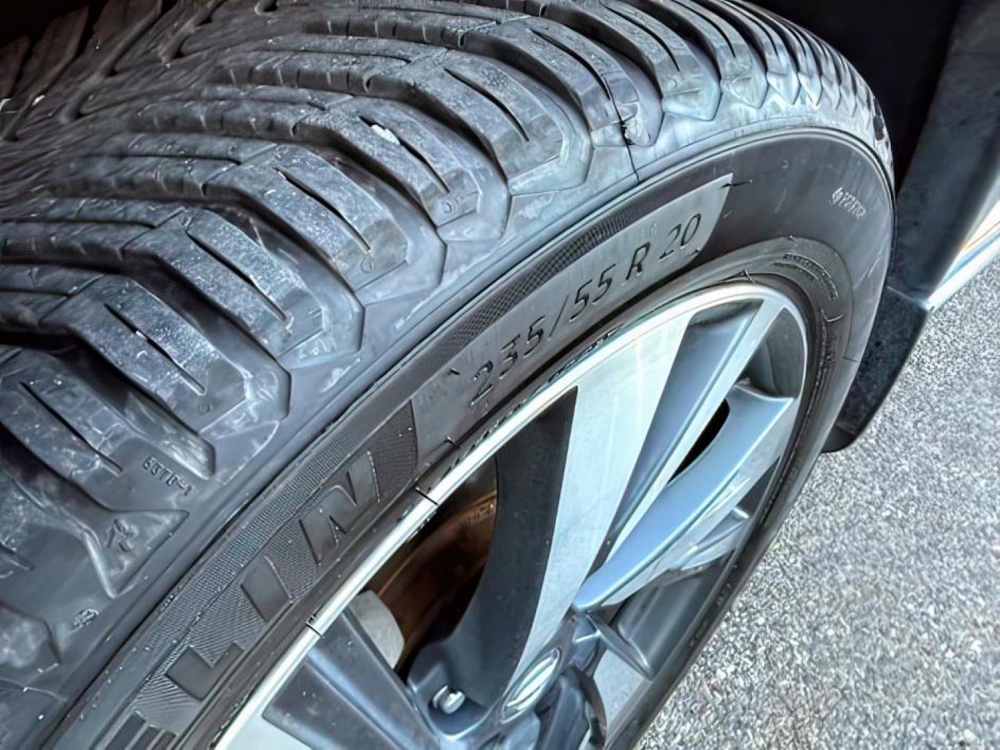 2017 GRAY /Graphite Nissan Murano (5N1AZ2MH4HN) with an 35L V-6 DOHC engine, Automatic transmission, located at 1175 N Woodruff Ave, Idaho Falls, ID, 83401, 43.506901, -111.999657 - At Timberline Auto, finding a great deal on your next vehicle is always easy! Our experienced sales staff's goal is to help find you the right vehicle at the right price! Our knowledgeable finance department has options for almost any credit score. We offer extended service contract options to prote - Photo#12