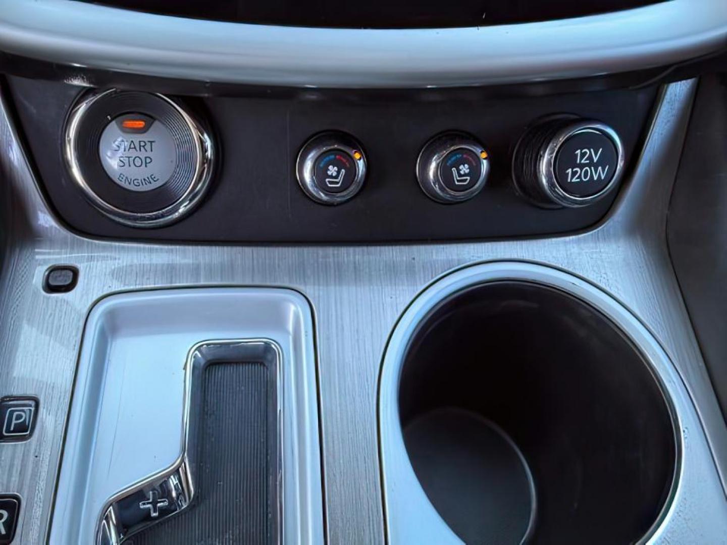 2017 GRAY /Graphite Nissan Murano (5N1AZ2MH4HN) with an 35L V-6 DOHC engine, Automatic transmission, located at 1175 N Woodruff Ave, Idaho Falls, ID, 83401, 43.506901, -111.999657 - At Timberline Auto, finding a great deal on your next vehicle is always easy! Our experienced sales staff's goal is to help find you the right vehicle at the right price! Our knowledgeable finance department has options for almost any credit score. We offer extended service contract options to prote - Photo#19