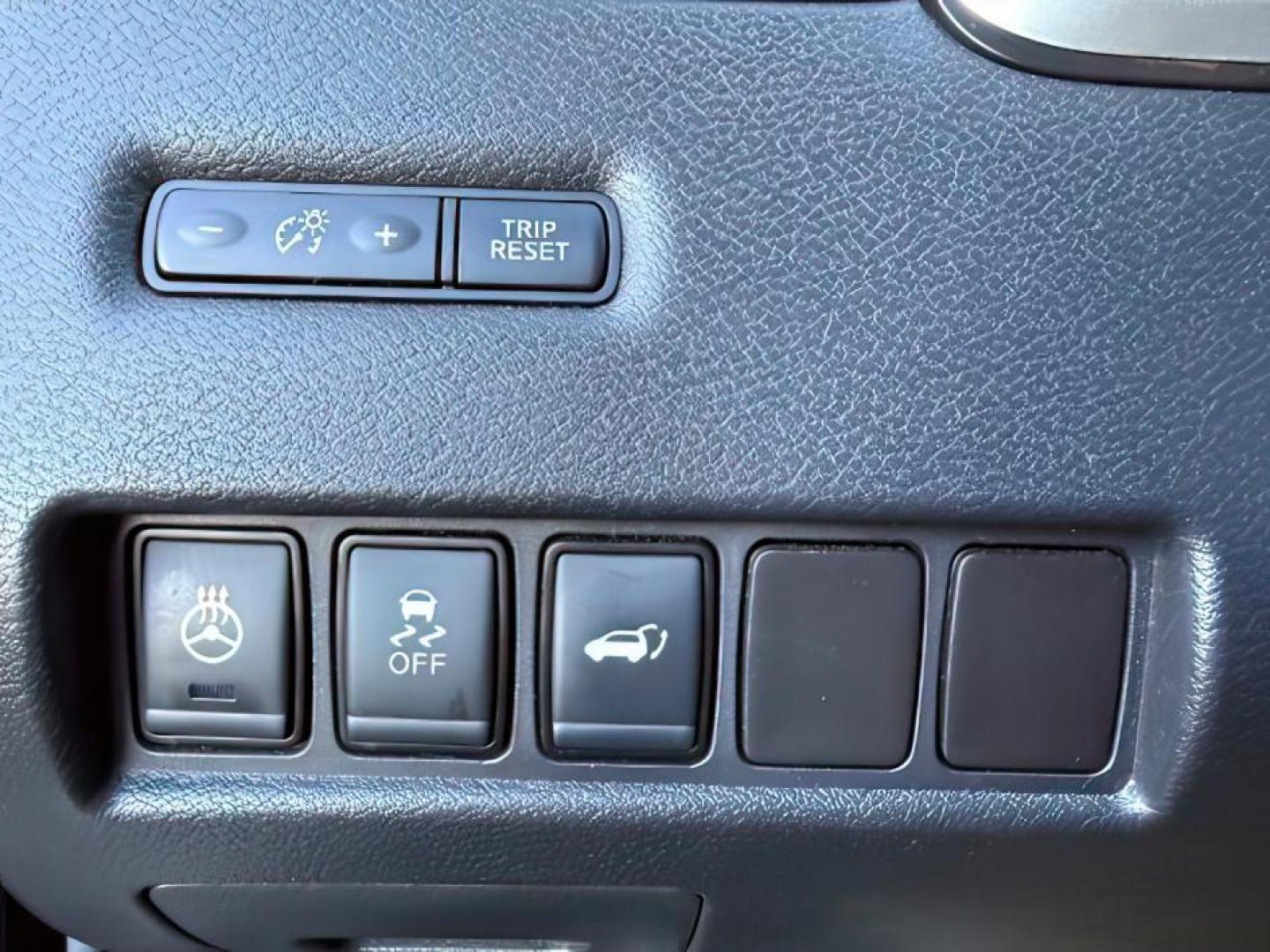 2017 GRAY /Graphite Nissan Murano (5N1AZ2MH4HN) with an 35L V-6 DOHC engine, Automatic transmission, located at 1175 N Woodruff Ave, Idaho Falls, ID, 83401, 43.506901, -111.999657 - At Timberline Auto, finding a great deal on your next vehicle is always easy! Our experienced sales staff's goal is to help find you the right vehicle at the right price! Our knowledgeable finance department has options for almost any credit score. We offer extended service contract options to prote - Photo#21