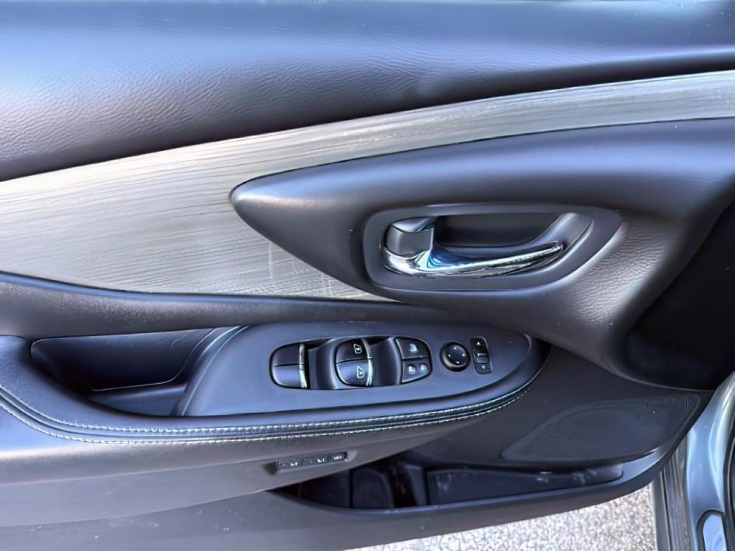 2017 GRAY /Graphite Nissan Murano (5N1AZ2MH4HN) with an 35L V-6 DOHC engine, Automatic transmission, located at 1175 N Woodruff Ave, Idaho Falls, ID, 83401, 43.506901, -111.999657 - At Timberline Auto, finding a great deal on your next vehicle is always easy! Our experienced sales staff's goal is to help find you the right vehicle at the right price! Our knowledgeable finance department has options for almost any credit score. We offer extended service contract options to prote - Photo#23