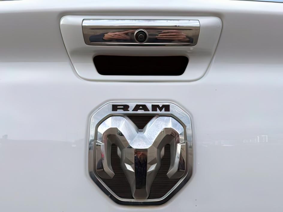 2020 Bright White Clearcoat /Diesel Gray/Black Ram 1500 (1C6SRFFT1LN) with an HEMI 57L V-8 variable valve control engine, Automatic transmission, located at 1175 N Woodruff Ave, Idaho Falls, ID, 83401, 43.506901, -111.999657 - At Timberline Auto, finding a great deal on your next vehicle is always easy! Our experienced sales staff's goal is to help find you the right vehicle at the right price! Our knowledgeable finance department has options for almost any credit score. We offer extended service contract options to prote - Photo#4