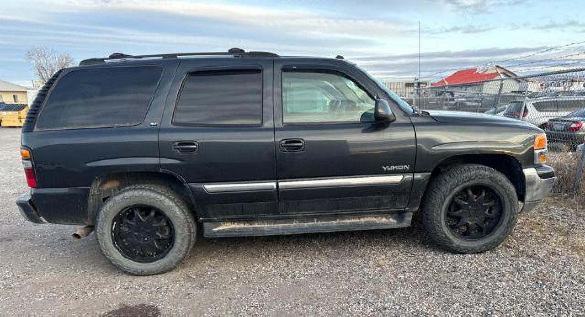 2005 Onyx Black /Pewter/Dark Pewter GMC Yukon SLT (1GKEK13T65R) with an 5.3 VORTEC engine, AUTOMATIC transmission - At Timberline Auto, finding a great deal on your next vehicle is always easy! Our experienced sales staff's goal is to help find you the right vehicle at the right price! Our knowledgeable finance department has options for almost any credit score. We offer extended service contract options to prote - Photo#1