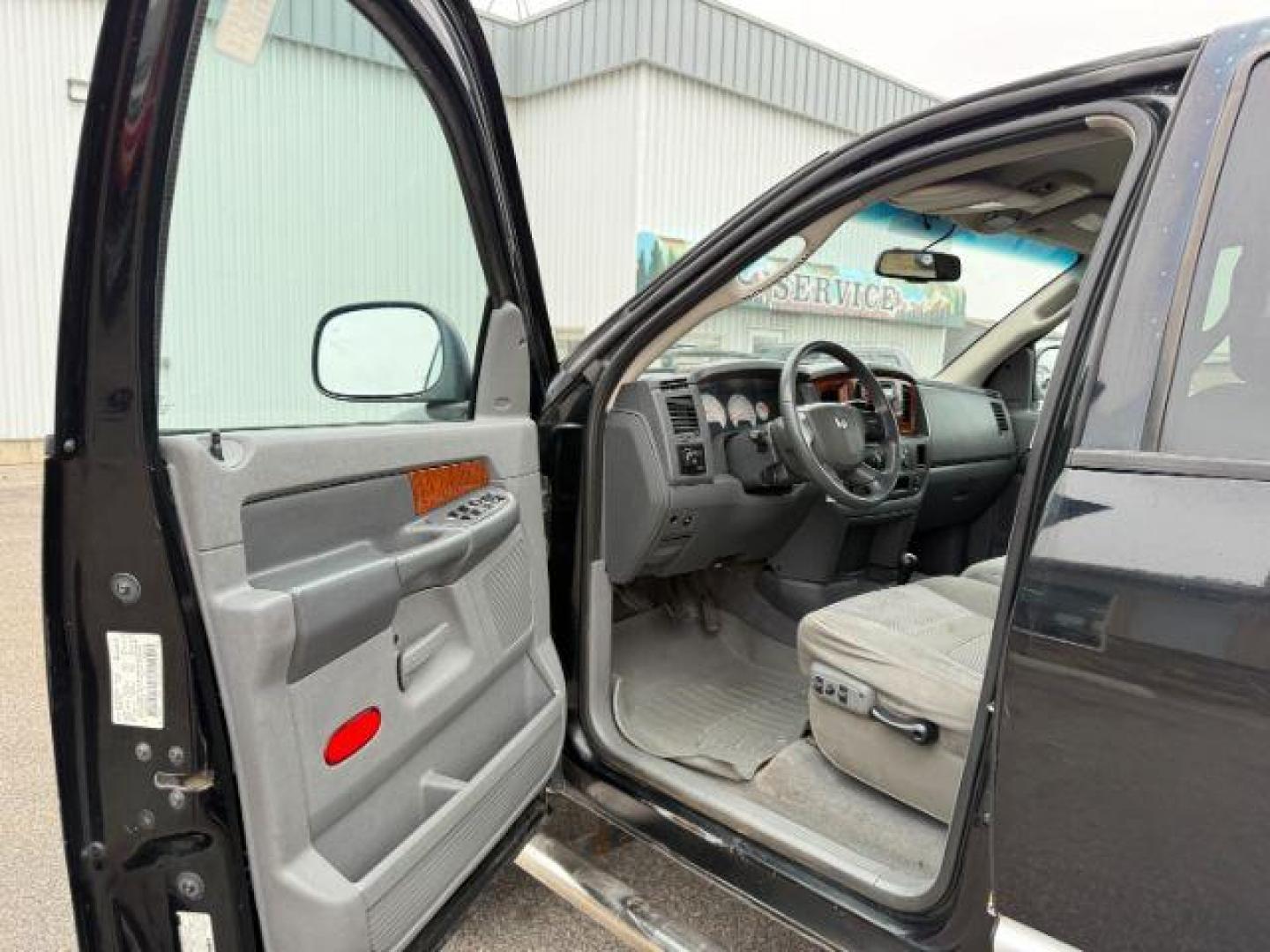 2006 BLACK /Medium Slate Gray Dodge Ram 2500 (1D7KS28C96J) with an Cummins 59L I-6 diesel direct injection engine, Automatic transmission, located at 1175 N Woodruff Ave, Idaho Falls, ID, 83401, 43.506901, -111.999657 - At Timberline Auto, finding a great deal on your next vehicle is always easy! Our experienced sales staff's goal is to help find you the right vehicle at the right price! Our knowledgeable finance department has options for almost any credit score. We offer extended service contract options to prote - Photo#10