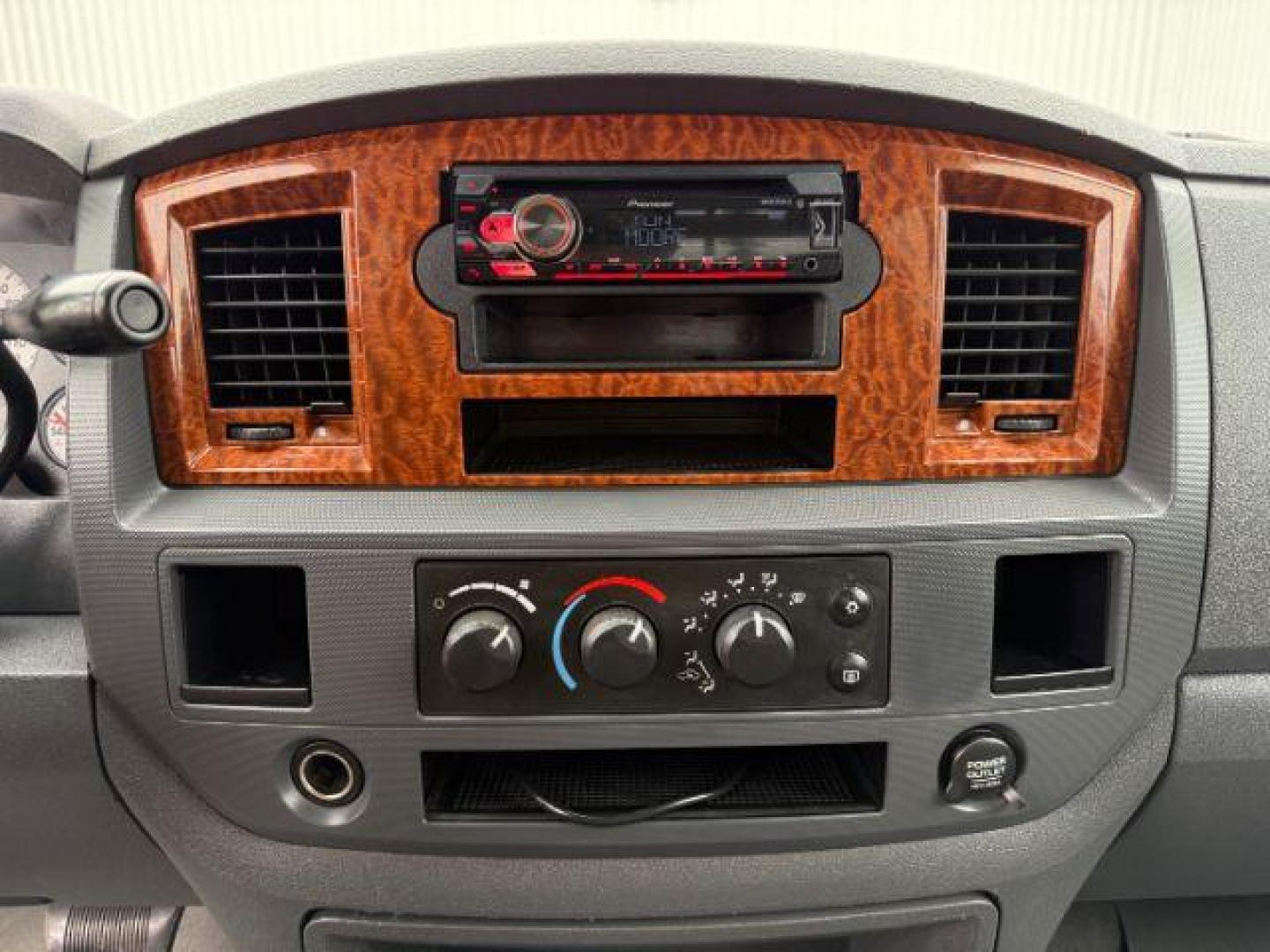 2006 BLACK /Medium Slate Gray Dodge Ram 2500 (1D7KS28C96J) with an Cummins 59L I-6 diesel direct injection engine, Automatic transmission, located at 1175 N Woodruff Ave, Idaho Falls, ID, 83401, 43.506901, -111.999657 - At Timberline Auto, finding a great deal on your next vehicle is always easy! Our experienced sales staff's goal is to help find you the right vehicle at the right price! Our knowledgeable finance department has options for almost any credit score. We offer extended service contract options to prote - Photo#14