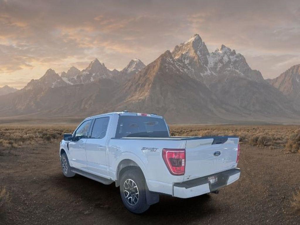 2022 Oxford White /Black w/Medium Dark Slate Ford F-150 XLT (1FTEW1EP2NK) with an V6, 2.7L engine, 10-speed automatic transmission, located at 1175 N Woodruff Ave, Idaho Falls, ID, 83401, 43.506901, -111.999657 - <b>Vehicle Details</b><br>At Timberline Auto, finding a great deal on your next vehicle is always easy! Our experienced sales staff goal is to help find you the right vehicle at the right price! Our knowledgeable finance department has options for almost any credit score. We offer extended servic- Photo#2