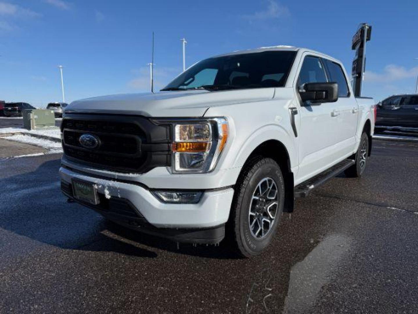 2022 WHITE /Black w/Medium Dark Slate Ford F-150 (1FTEW1EP2NK) with an EcoBoost 27L V-6 portdirect injection engine, Automatic transmission, located at 1175 N Woodruff Ave, Idaho Falls, ID, 83401, 43.506901, -111.999657 - At Timberline Auto, finding a great deal on your next vehicle is always easy! Our experienced sales staff's goal is to help find you the right vehicle at the right price! Our knowledgeable finance department has options for almost any credit score. We offer extended service contract options to prote - Photo#26