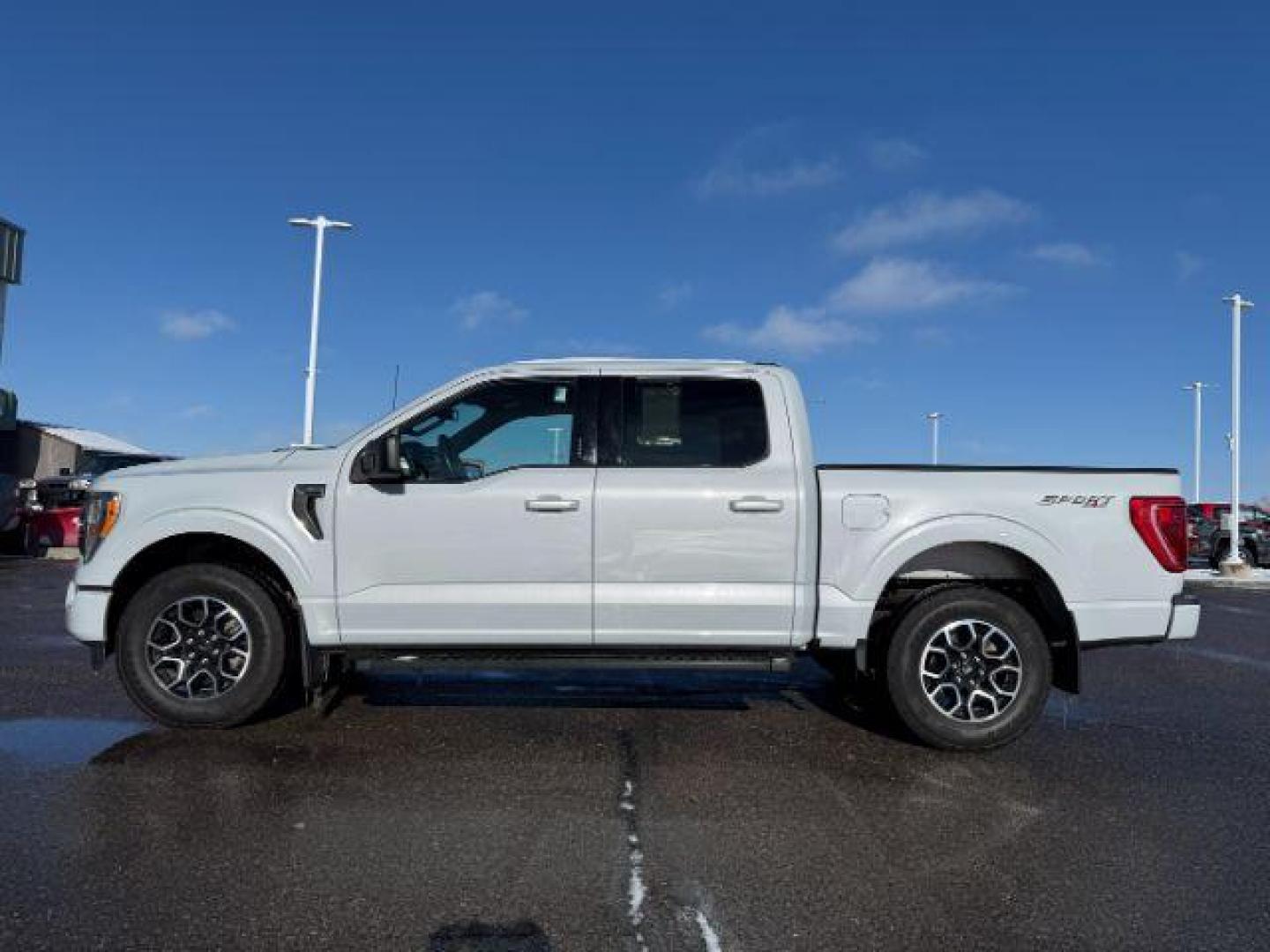 2022 WHITE /Black w/Medium Dark Slate Ford F-150 (1FTEW1EP2NK) with an EcoBoost 27L V-6 portdirect injection engine, Automatic transmission, located at 1175 N Woodruff Ave, Idaho Falls, ID, 83401, 43.506901, -111.999657 - At Timberline Auto, finding a great deal on your next vehicle is always easy! Our experienced sales staff's goal is to help find you the right vehicle at the right price! Our knowledgeable finance department has options for almost any credit score. We offer extended service contract options to prote - Photo#27
