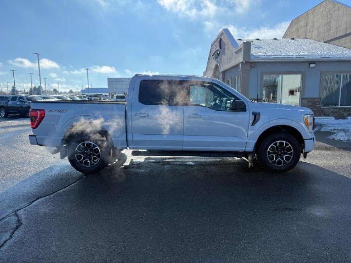2022 WHITE /Black w/Medium Dark Slate Ford F-150 (1FTEW1EP2NK) with an EcoBoost 27L V-6 portdirect injection engine, Automatic transmission, located at 1175 N Woodruff Ave, Idaho Falls, ID, 83401, 43.506901, -111.999657 - At Timberline Auto, finding a great deal on your next vehicle is always easy! Our experienced sales staff's goal is to help find you the right vehicle at the right price! Our knowledgeable finance department has options for almost any credit score. We offer extended service contract options to prote - Photo#33