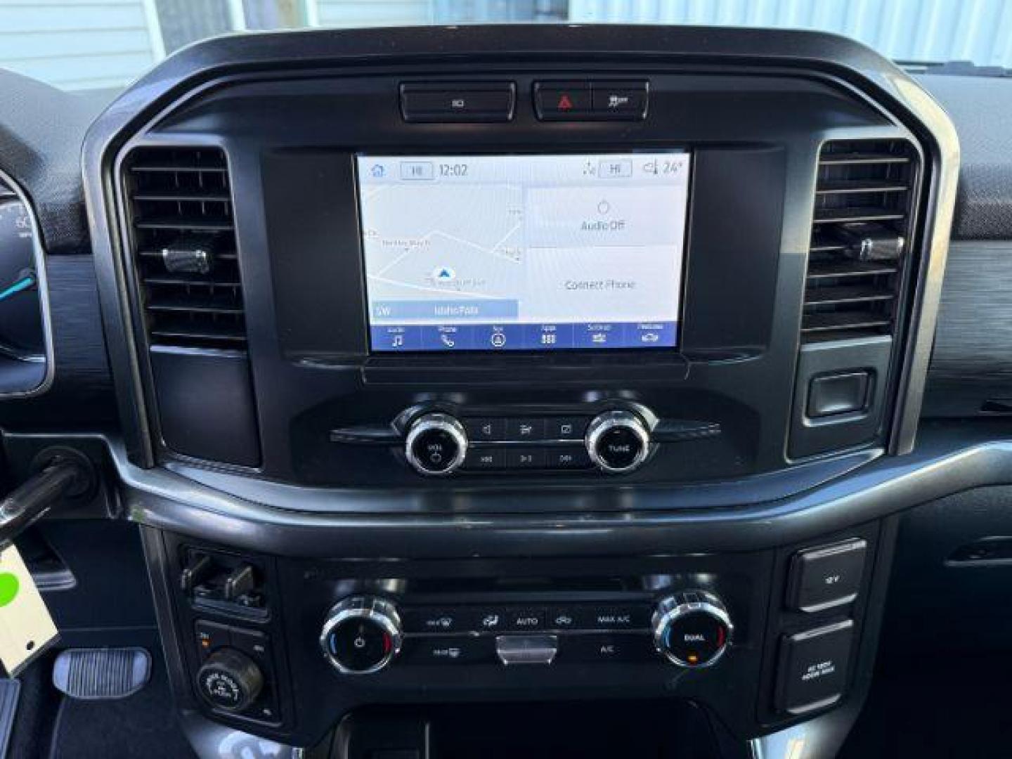 2022 WHITE /Black w/Medium Dark Slate Ford F-150 (1FTEW1EP2NK) with an EcoBoost 27L V-6 portdirect injection engine, Automatic transmission, located at 1175 N Woodruff Ave, Idaho Falls, ID, 83401, 43.506901, -111.999657 - At Timberline Auto, finding a great deal on your next vehicle is always easy! Our experienced sales staff's goal is to help find you the right vehicle at the right price! Our knowledgeable finance department has options for almost any credit score. We offer extended service contract options to prote - Photo#41