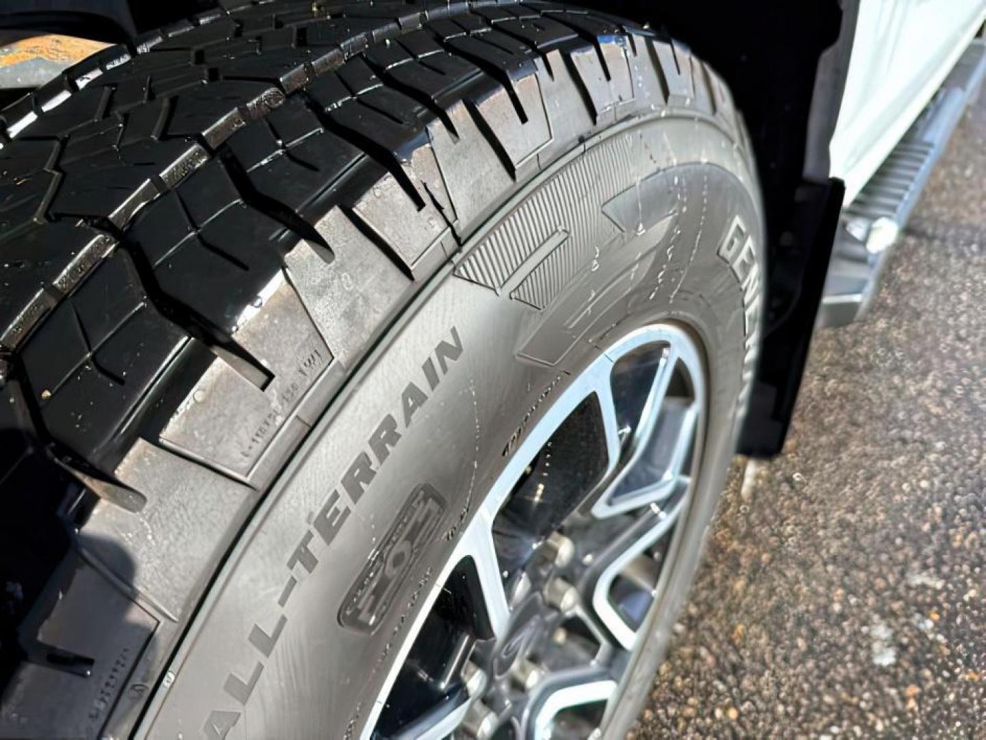 2022 WHITE /Black w/Medium Dark Slate Ford F-150 (1FTEW1EP2NK) with an EcoBoost 27L V-6 portdirect injection engine, Automatic transmission, located at 1175 N Woodruff Ave, Idaho Falls, ID, 83401, 43.506901, -111.999657 - At Timberline Auto, finding a great deal on your next vehicle is always easy! Our experienced sales staff's goal is to help find you the right vehicle at the right price! Our knowledgeable finance department has options for almost any credit score. We offer extended service contract options to prote - Photo#10