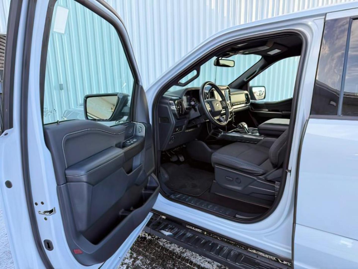 2022 WHITE /Black w/Medium Dark Slate Ford F-150 (1FTEW1EP2NK) with an EcoBoost 27L V-6 portdirect injection engine, Automatic transmission, located at 1175 N Woodruff Ave, Idaho Falls, ID, 83401, 43.506901, -111.999657 - At Timberline Auto, finding a great deal on your next vehicle is always easy! Our experienced sales staff's goal is to help find you the right vehicle at the right price! Our knowledgeable finance department has options for almost any credit score. We offer extended service contract options to prote - Photo#11