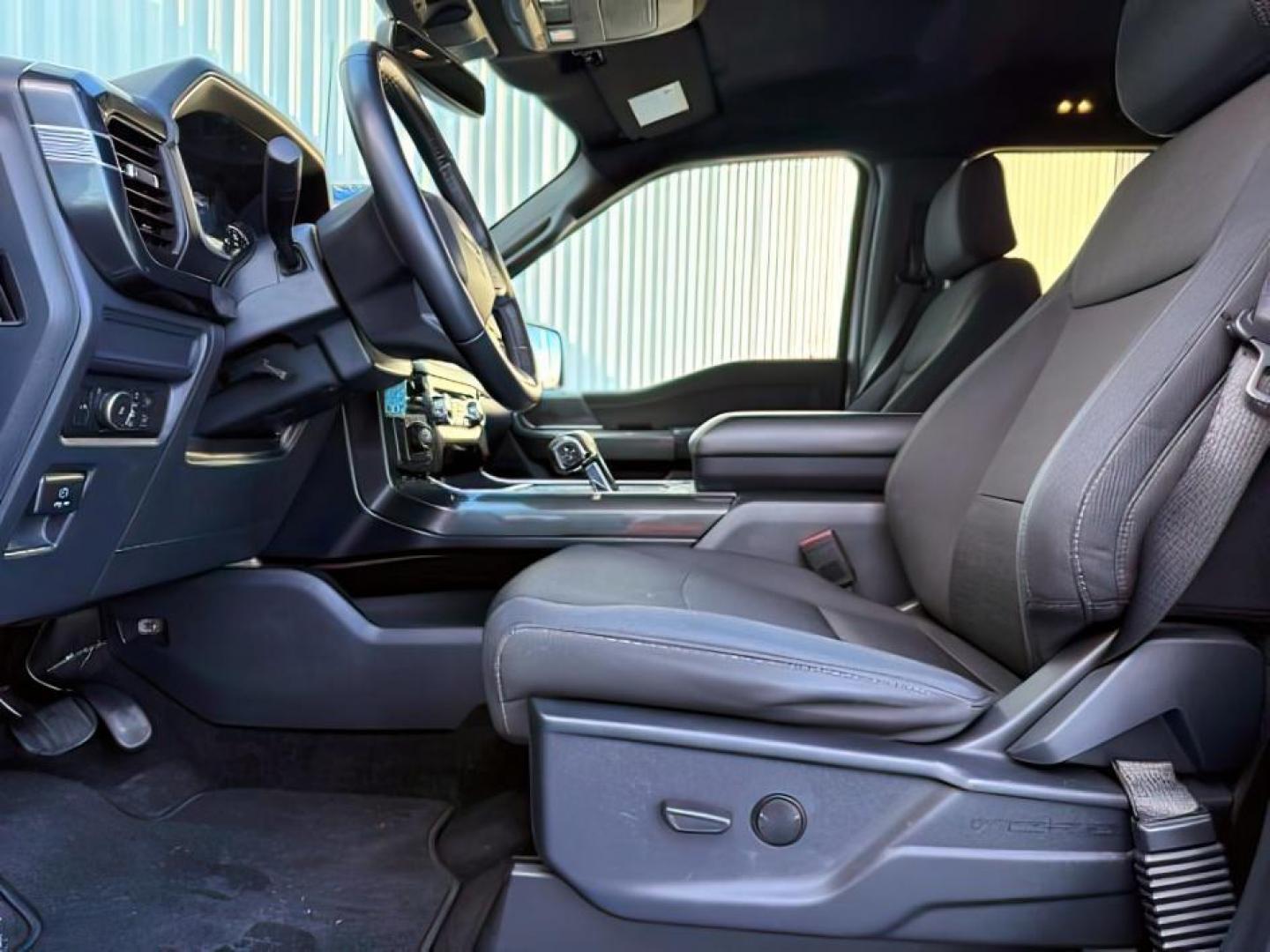 2022 WHITE /Black w/Medium Dark Slate Ford F-150 (1FTEW1EP2NK) with an EcoBoost 27L V-6 portdirect injection engine, Automatic transmission, located at 1175 N Woodruff Ave, Idaho Falls, ID, 83401, 43.506901, -111.999657 - At Timberline Auto, finding a great deal on your next vehicle is always easy! Our experienced sales staff's goal is to help find you the right vehicle at the right price! Our knowledgeable finance department has options for almost any credit score. We offer extended service contract options to prote - Photo#12