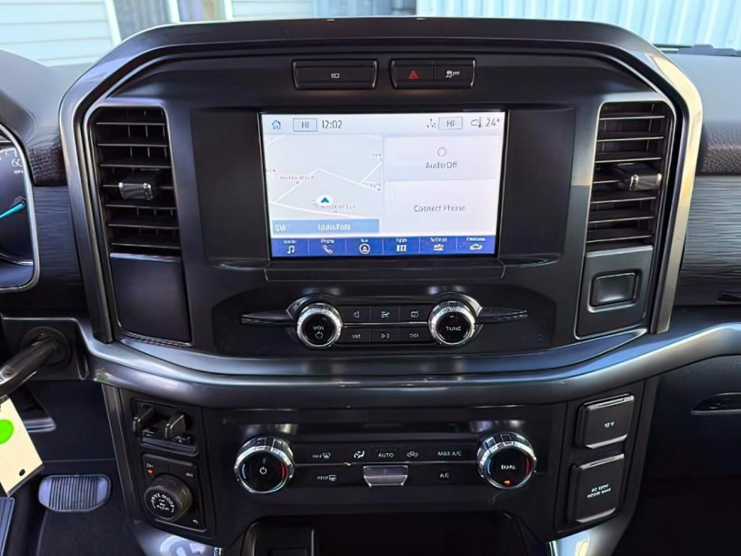 2022 WHITE /Black w/Medium Dark Slate Ford F-150 (1FTEW1EP2NK) with an EcoBoost 27L V-6 portdirect injection engine, Automatic transmission, located at 1175 N Woodruff Ave, Idaho Falls, ID, 83401, 43.506901, -111.999657 - At Timberline Auto, finding a great deal on your next vehicle is always easy! Our experienced sales staff's goal is to help find you the right vehicle at the right price! Our knowledgeable finance department has options for almost any credit score. We offer extended service contract options to prote - Photo#15