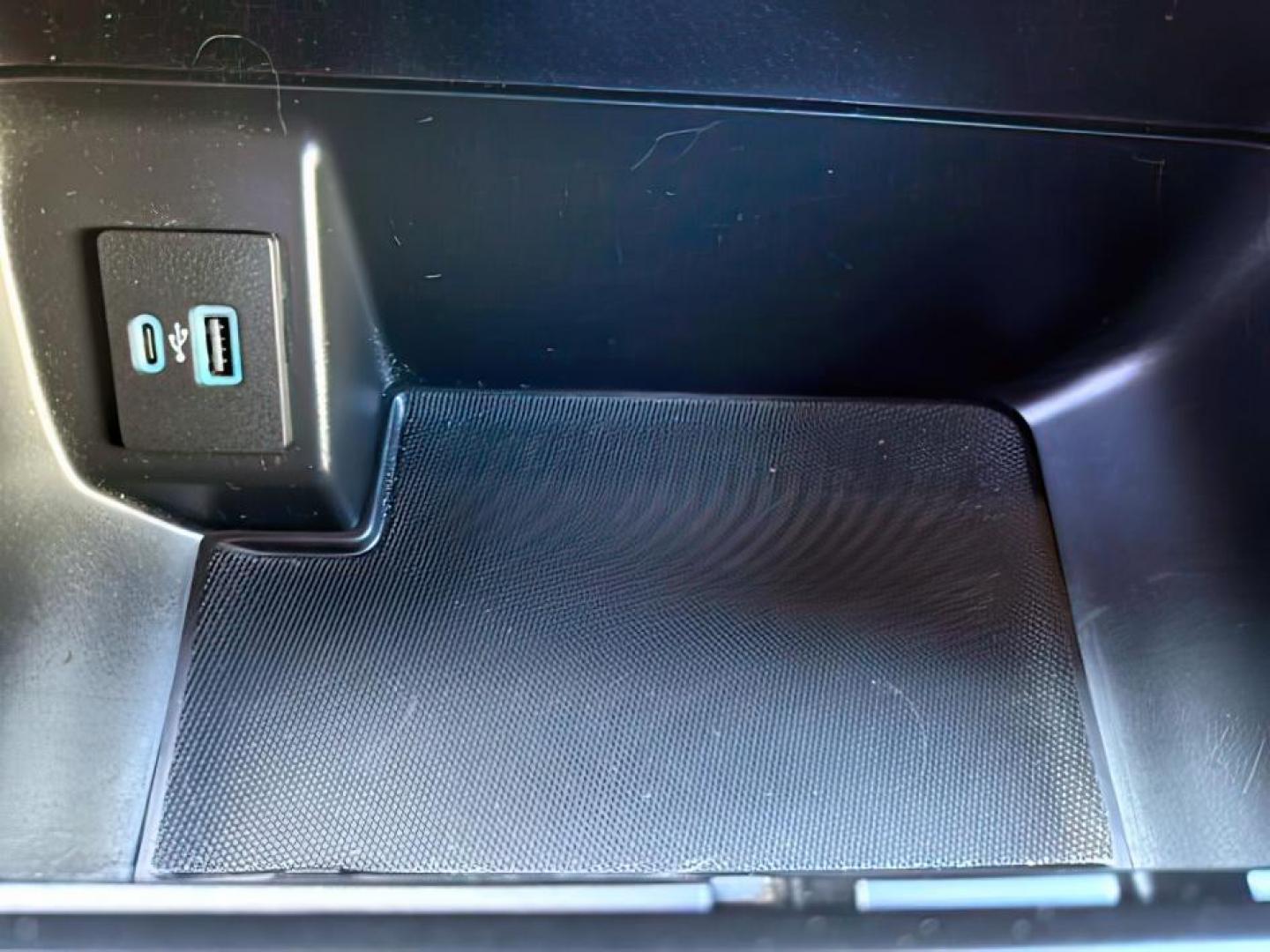 2022 WHITE /Black w/Medium Dark Slate Ford F-150 (1FTEW1EP2NK) with an EcoBoost 27L V-6 portdirect injection engine, Automatic transmission, located at 1175 N Woodruff Ave, Idaho Falls, ID, 83401, 43.506901, -111.999657 - At Timberline Auto, finding a great deal on your next vehicle is always easy! Our experienced sales staff's goal is to help find you the right vehicle at the right price! Our knowledgeable finance department has options for almost any credit score. We offer extended service contract options to prote - Photo#17