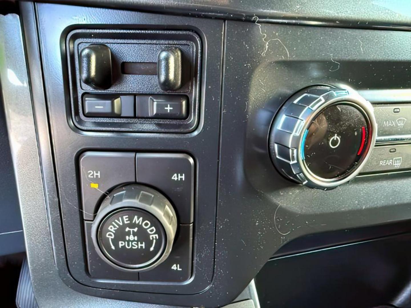 2022 WHITE /Black w/Medium Dark Slate Ford F-150 (1FTEW1EP2NK) with an EcoBoost 27L V-6 portdirect injection engine, Automatic transmission, located at 1175 N Woodruff Ave, Idaho Falls, ID, 83401, 43.506901, -111.999657 - At Timberline Auto, finding a great deal on your next vehicle is always easy! Our experienced sales staff's goal is to help find you the right vehicle at the right price! Our knowledgeable finance department has options for almost any credit score. We offer extended service contract options to prote - Photo#18