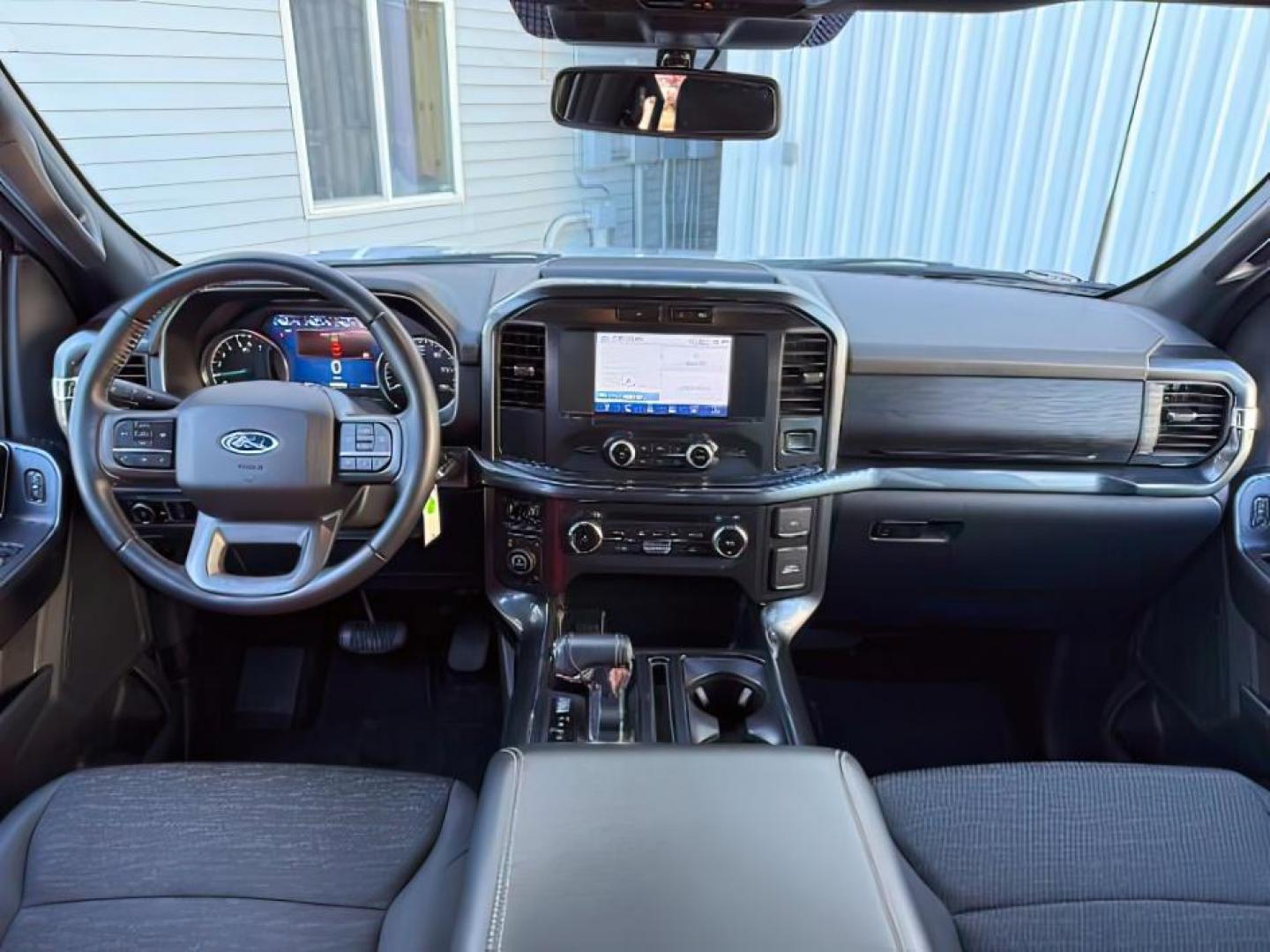 2022 WHITE /Black w/Medium Dark Slate Ford F-150 (1FTEW1EP2NK) with an EcoBoost 27L V-6 portdirect injection engine, Automatic transmission, located at 1175 N Woodruff Ave, Idaho Falls, ID, 83401, 43.506901, -111.999657 - At Timberline Auto, finding a great deal on your next vehicle is always easy! Our experienced sales staff's goal is to help find you the right vehicle at the right price! Our knowledgeable finance department has options for almost any credit score. We offer extended service contract options to prote - Photo#22