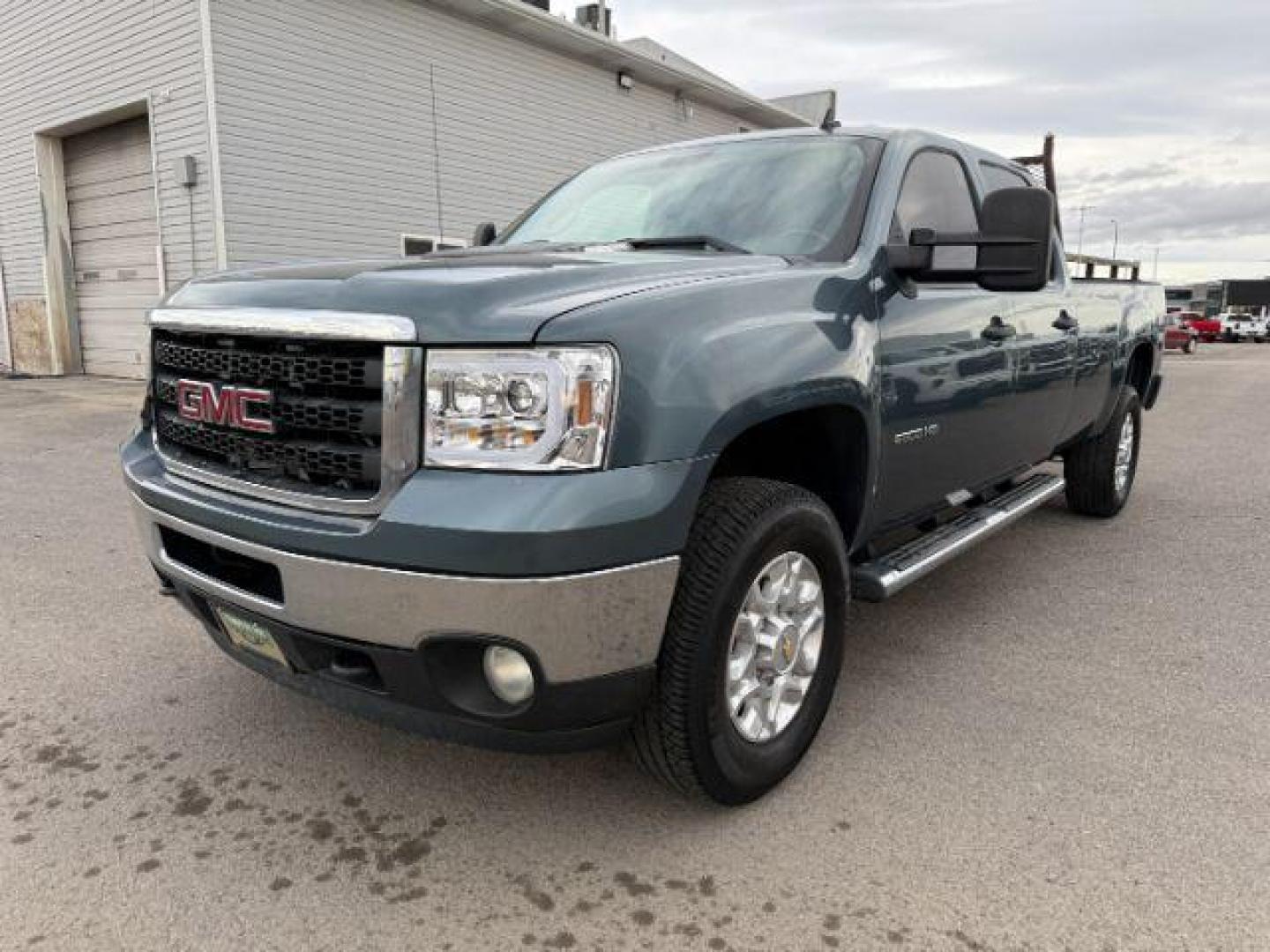 2011 BLUE /Ebony GMC Sierra 2500HD (1GT120C8XBF) with an Duramax 66L V-8 diesel direct injection engine, Automatic transmission, located at 1175 N Woodruff Ave, Idaho Falls, ID, 83401, 43.506901, -111.999657 - At Timberline Auto, finding a great deal on your next vehicle is always easy! Our experienced sales staff's goal is to help find you the right vehicle at the right price! Our knowledgeable finance department has options for almost any credit score. We offer extended service contract options to prote - Photo#19