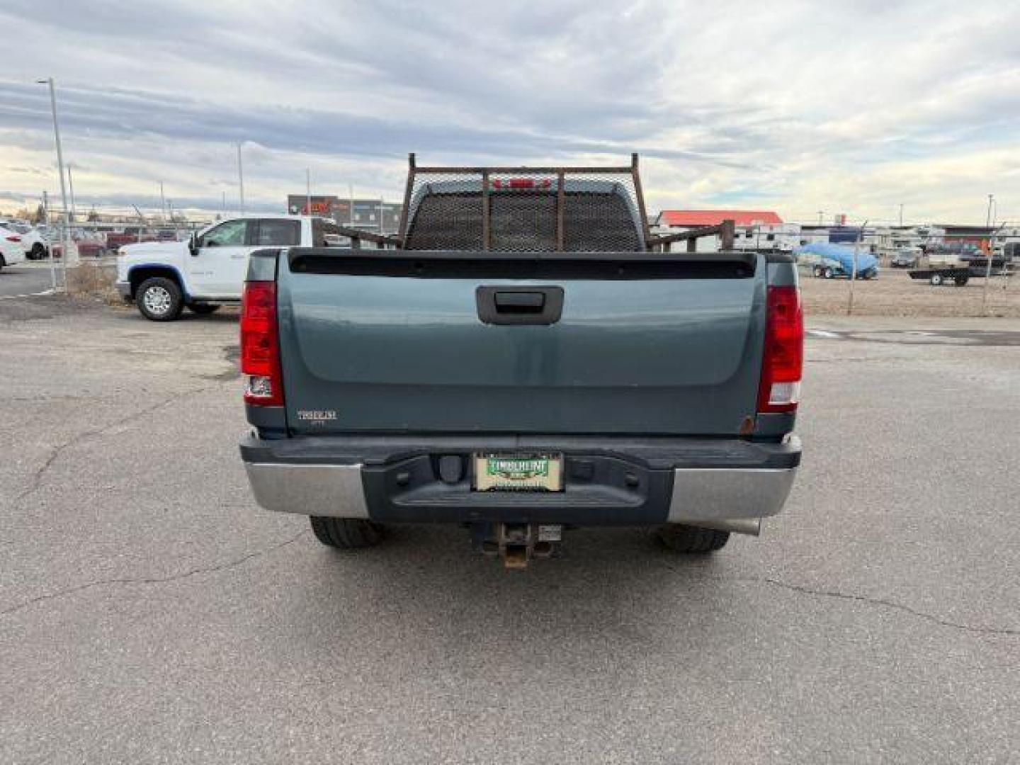 2011 BLUE /Ebony GMC Sierra 2500HD (1GT120C8XBF) with an Duramax 66L V-8 diesel direct injection engine, Automatic transmission, located at 1175 N Woodruff Ave, Idaho Falls, ID, 83401, 43.506901, -111.999657 - At Timberline Auto, finding a great deal on your next vehicle is always easy! Our experienced sales staff's goal is to help find you the right vehicle at the right price! Our knowledgeable finance department has options for almost any credit score. We offer extended service contract options to prote - Photo#22