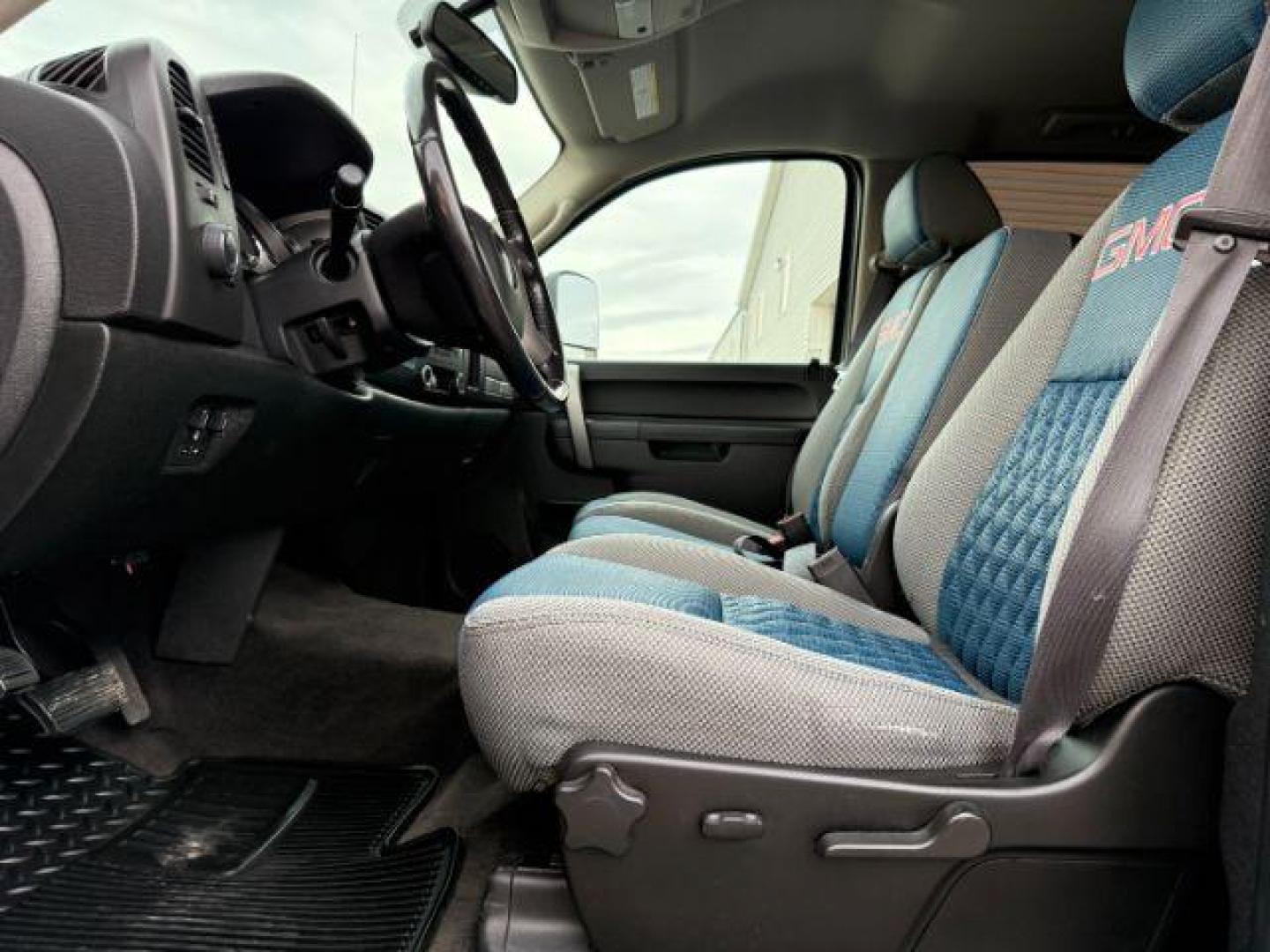 2011 BLUE /Ebony GMC Sierra 2500HD (1GT120C8XBF) with an Duramax 66L V-8 diesel direct injection engine, Automatic transmission, located at 1175 N Woodruff Ave, Idaho Falls, ID, 83401, 43.506901, -111.999657 - At Timberline Auto, finding a great deal on your next vehicle is always easy! Our experienced sales staff's goal is to help find you the right vehicle at the right price! Our knowledgeable finance department has options for almost any credit score. We offer extended service contract options to prote - Photo#29