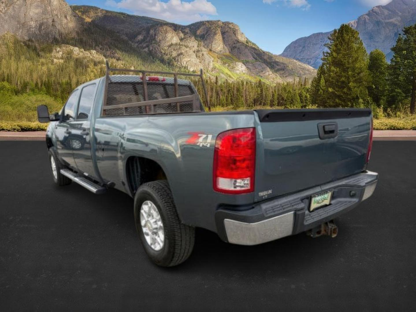 2011 BLUE /Ebony GMC Sierra 2500HD (1GT120C8XBF) with an Duramax 66L V-8 diesel direct injection engine, Automatic transmission, located at 1175 N Woodruff Ave, Idaho Falls, ID, 83401, 43.506901, -111.999657 - At Timberline Auto, finding a great deal on your next vehicle is always easy! Our experienced sales staff's goal is to help find you the right vehicle at the right price! Our knowledgeable finance department has options for almost any credit score. We offer extended service contract options to prote - Photo#2