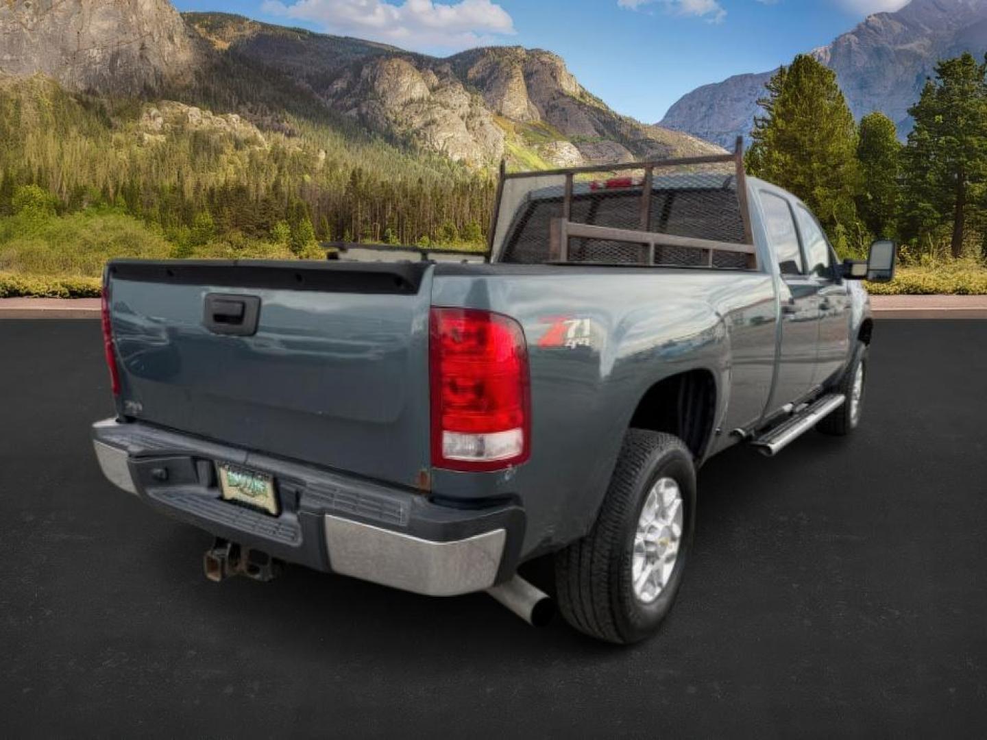 2011 BLUE /Ebony GMC Sierra 2500HD (1GT120C8XBF) with an Duramax 66L V-8 diesel direct injection engine, Automatic transmission, located at 1175 N Woodruff Ave, Idaho Falls, ID, 83401, 43.506901, -111.999657 - At Timberline Auto, finding a great deal on your next vehicle is always easy! Our experienced sales staff's goal is to help find you the right vehicle at the right price! Our knowledgeable finance department has options for almost any credit score. We offer extended service contract options to prote - Photo#4