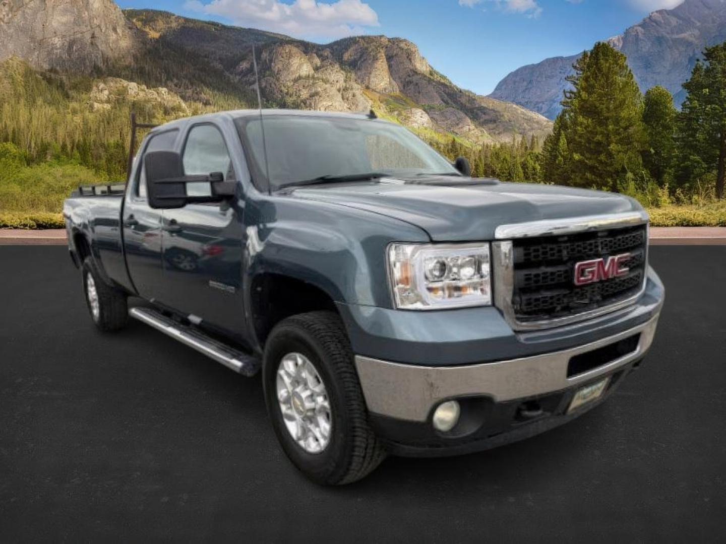 2011 BLUE /Ebony GMC Sierra 2500HD (1GT120C8XBF) with an Duramax 66L V-8 diesel direct injection engine, Automatic transmission, located at 1175 N Woodruff Ave, Idaho Falls, ID, 83401, 43.506901, -111.999657 - At Timberline Auto, finding a great deal on your next vehicle is always easy! Our experienced sales staff's goal is to help find you the right vehicle at the right price! Our knowledgeable finance department has options for almost any credit score. We offer extended service contract options to prote - Photo#6