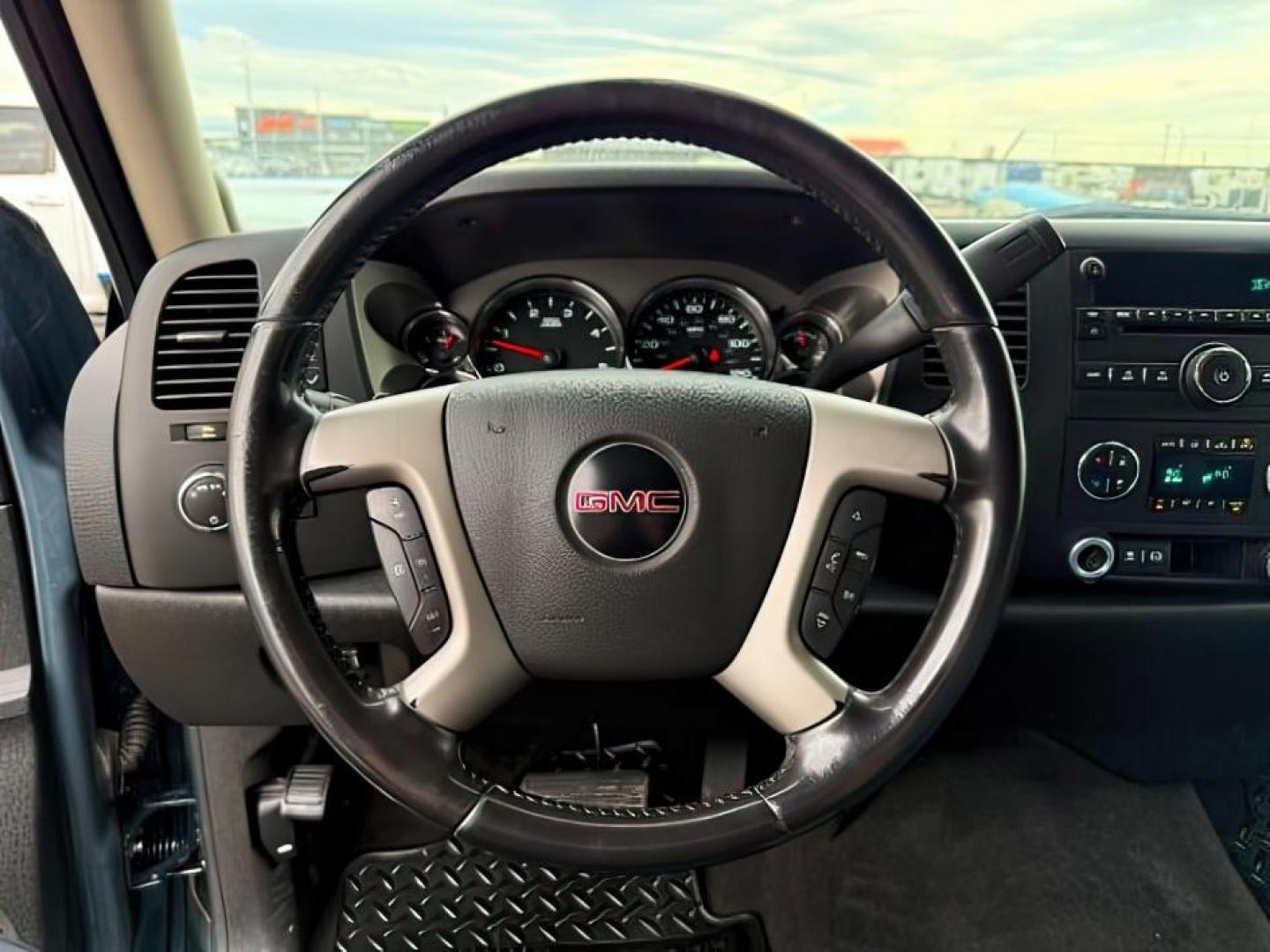 2011 BLUE /Ebony GMC Sierra 2500HD (1GT120C8XBF) with an Duramax 66L V-8 diesel direct injection engine, Automatic transmission, located at 1175 N Woodruff Ave, Idaho Falls, ID, 83401, 43.506901, -111.999657 - At Timberline Auto, finding a great deal on your next vehicle is always easy! Our experienced sales staff's goal is to help find you the right vehicle at the right price! Our knowledgeable finance department has options for almost any credit score. We offer extended service contract options to prote - Photo#12