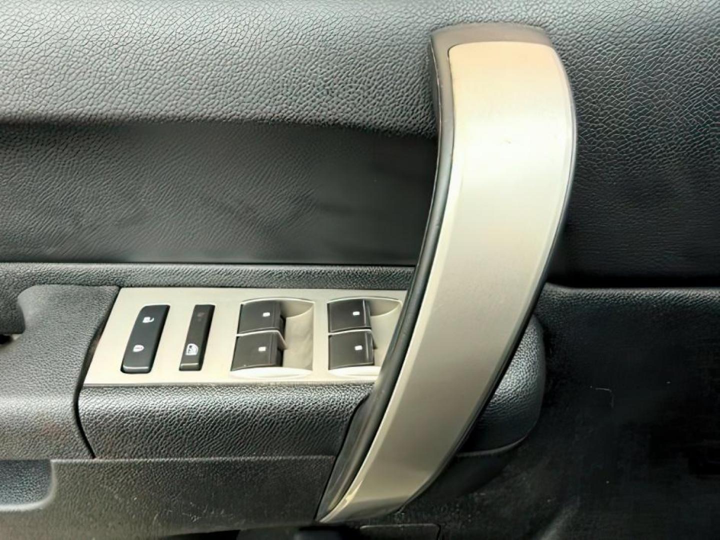 2011 BLUE /Ebony GMC Sierra 2500HD (1GT120C8XBF) with an Duramax 66L V-8 diesel direct injection engine, Automatic transmission, located at 1175 N Woodruff Ave, Idaho Falls, ID, 83401, 43.506901, -111.999657 - At Timberline Auto, finding a great deal on your next vehicle is always easy! Our experienced sales staff's goal is to help find you the right vehicle at the right price! Our knowledgeable finance department has options for almost any credit score. We offer extended service contract options to prote - Photo#16