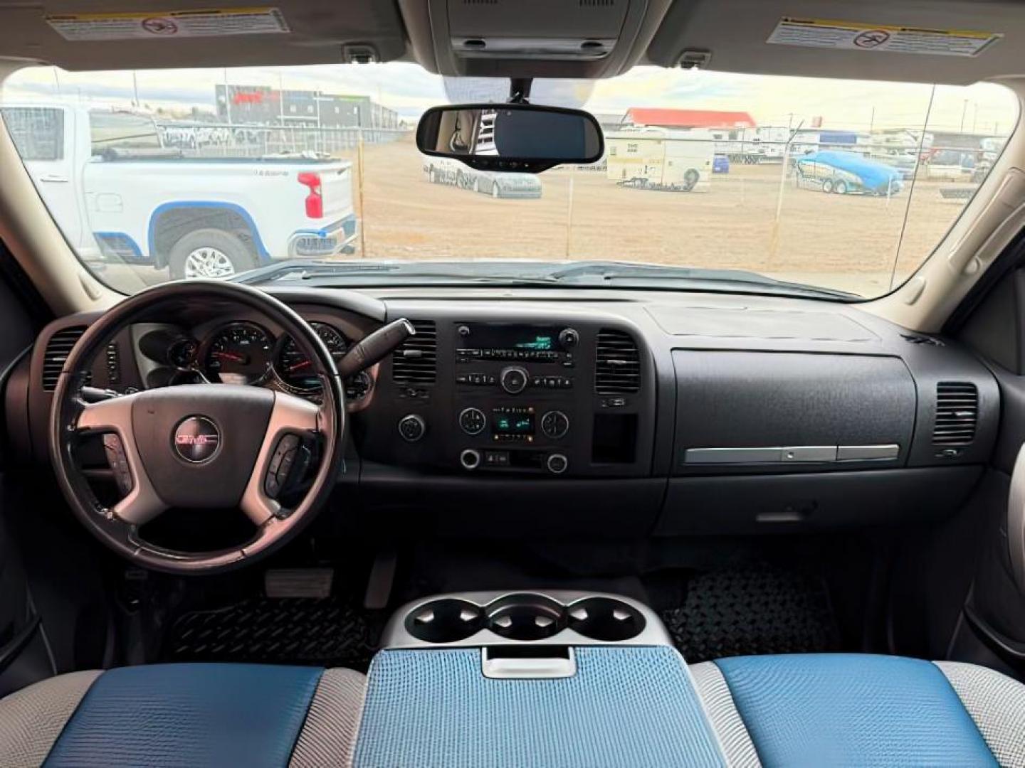 2011 BLUE /Ebony GMC Sierra 2500HD (1GT120C8XBF) with an Duramax 66L V-8 diesel direct injection engine, Automatic transmission, located at 1175 N Woodruff Ave, Idaho Falls, ID, 83401, 43.506901, -111.999657 - At Timberline Auto, finding a great deal on your next vehicle is always easy! Our experienced sales staff's goal is to help find you the right vehicle at the right price! Our knowledgeable finance department has options for almost any credit score. We offer extended service contract options to prote - Photo#17