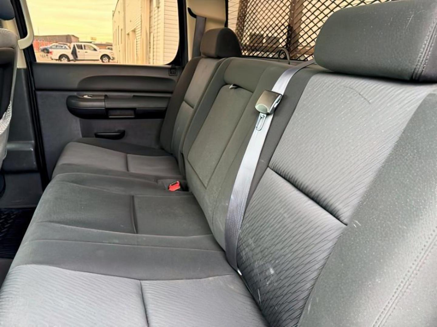 2011 BLUE /Ebony GMC Sierra 2500HD (1GT120C8XBF) with an Duramax 66L V-8 diesel direct injection engine, Automatic transmission, located at 1175 N Woodruff Ave, Idaho Falls, ID, 83401, 43.506901, -111.999657 - At Timberline Auto, finding a great deal on your next vehicle is always easy! Our experienced sales staff's goal is to help find you the right vehicle at the right price! Our knowledgeable finance department has options for almost any credit score. We offer extended service contract options to prote - Photo#18