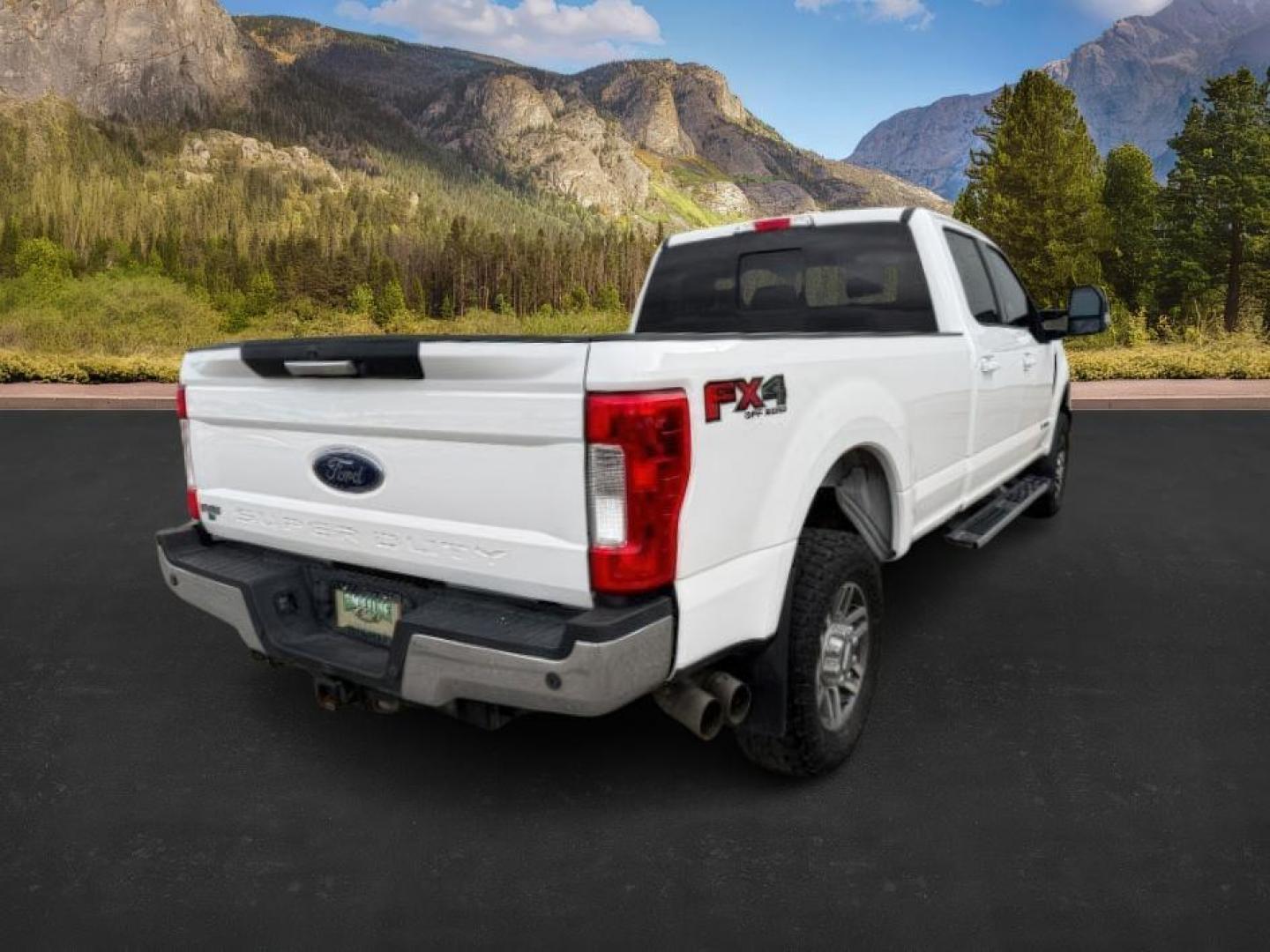 2019 WHITE /Black Ford F-250 (1FT7W2BT8KE) with an Powerstroke 67L V-8 diesel direct injection engine, Automatic transmission, located at 1175 N Woodruff Ave, Idaho Falls, ID, 83401, 43.506901, -111.999657 - At Timberline Auto, finding a great deal on your next vehicle is always easy! Our experienced sales staff's goal is to help find you the right vehicle at the right price! Our knowledgeable finance department has options for almost any credit score. We offer extended service contract options to prote - Photo#6