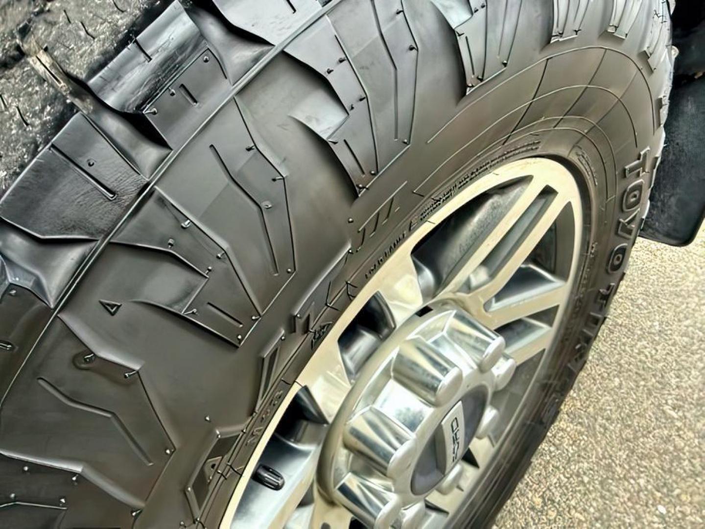 2019 WHITE /Black Ford F-250 (1FT7W2BT8KE) with an Powerstroke 67L V-8 diesel direct injection engine, Automatic transmission, located at 1175 N Woodruff Ave, Idaho Falls, ID, 83401, 43.506901, -111.999657 - At Timberline Auto, finding a great deal on your next vehicle is always easy! Our experienced sales staff's goal is to help find you the right vehicle at the right price! Our knowledgeable finance department has options for almost any credit score. We offer extended service contract options to prote - Photo#10