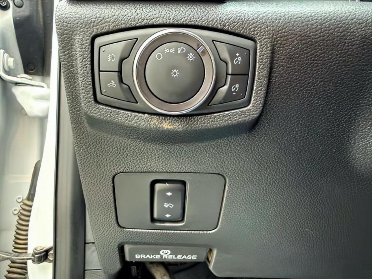 2019 WHITE /Black Ford F-250 (1FT7W2BT8KE) with an Powerstroke 67L V-8 diesel direct injection engine, Automatic transmission, located at 1175 N Woodruff Ave, Idaho Falls, ID, 83401, 43.506901, -111.999657 - At Timberline Auto, finding a great deal on your next vehicle is always easy! Our experienced sales staff's goal is to help find you the right vehicle at the right price! Our knowledgeable finance department has options for almost any credit score. We offer extended service contract options to prote - Photo#18