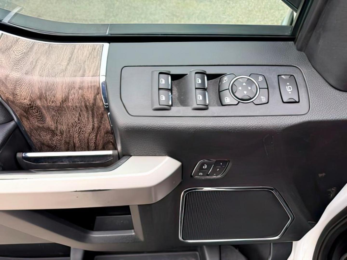 2019 WHITE /Black Ford F-250 (1FT7W2BT8KE) with an Powerstroke 67L V-8 diesel direct injection engine, Automatic transmission, located at 1175 N Woodruff Ave, Idaho Falls, ID, 83401, 43.506901, -111.999657 - At Timberline Auto, finding a great deal on your next vehicle is always easy! Our experienced sales staff's goal is to help find you the right vehicle at the right price! Our knowledgeable finance department has options for almost any credit score. We offer extended service contract options to prote - Photo#20