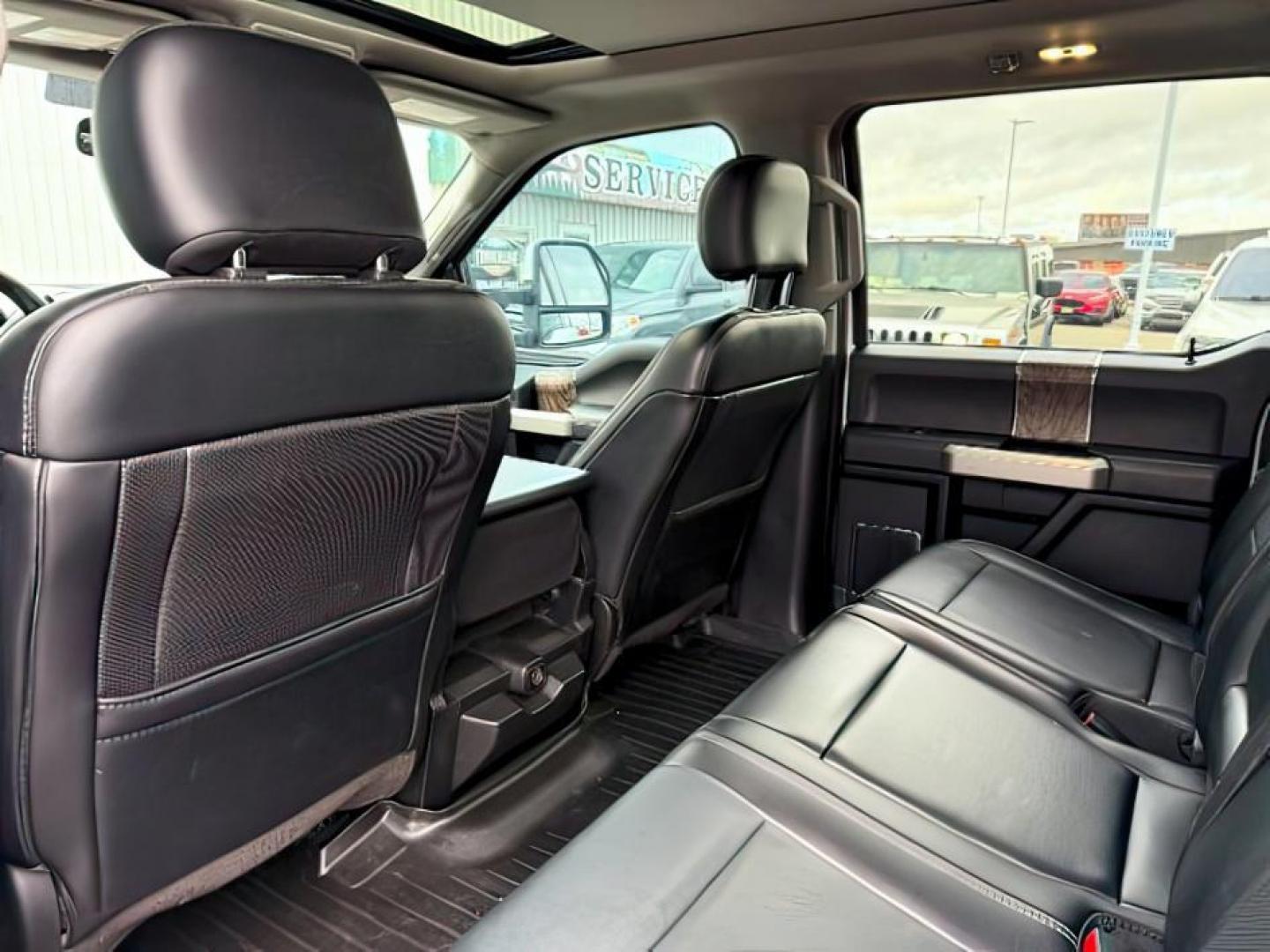 2019 WHITE /Black Ford F-250 (1FT7W2BT8KE) with an Powerstroke 67L V-8 diesel direct injection engine, Automatic transmission, located at 1175 N Woodruff Ave, Idaho Falls, ID, 83401, 43.506901, -111.999657 - At Timberline Auto, finding a great deal on your next vehicle is always easy! Our experienced sales staff's goal is to help find you the right vehicle at the right price! Our knowledgeable finance department has options for almost any credit score. We offer extended service contract options to prote - Photo#22