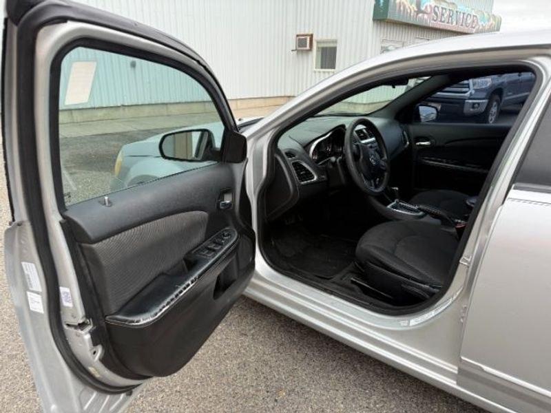 2012 Bright Silver Metallic Clearcoat /Black Dodge Avenger SE (1C3CDZAB5CN) with an 4 Cyl, 2.4L engine, 4-speed automatic transmission, located at 1175 N Woodruff Ave, Idaho Falls, ID, 83401, 43.506901, -111.999657 - <b>Vehicle Details</b><br>Looking for a dependable pre-owned sedan in Idaho Falls, ID? This 2012 Dodge Avenger SE with front-wheel drive and a 2.4L 4-cylinder gasoline engine is a smart choice for drivers who want comfort, style, and practicality in one package. Finished with a refined interior, thi- Photo#9