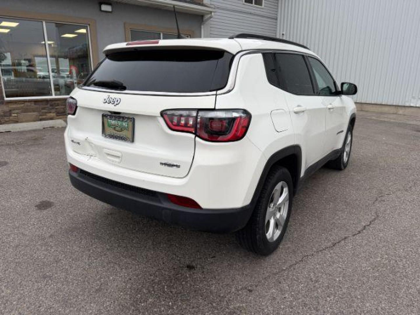 2018 WHITE /CLOTH Jeep Compass (3C4NJDBB6JT) with an 24L engine, Automatic transmission, located at 1175 N Woodruff Ave, Idaho Falls, ID, 83401, 43.506901, -111.999657 - At Timberline Auto, finding a great deal on your next vehicle is always easy! Our experienced sales staff's goal is to help find you the right vehicle at the right price! Our knowledgeable finance department has options for almost any credit score. We offer extended service contract options to prote - Photo#31