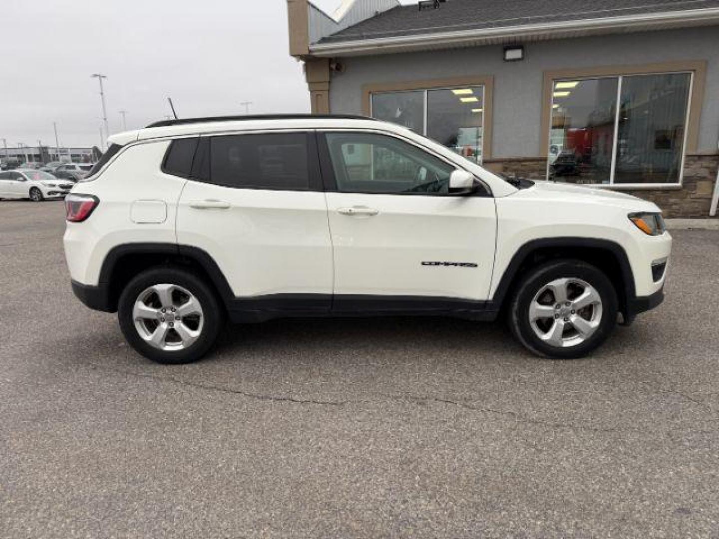 2018 WHITE /CLOTH Jeep Compass (3C4NJDBB6JT) with an 24L engine, Automatic transmission, located at 1175 N Woodruff Ave, Idaho Falls, ID, 83401, 43.506901, -111.999657 - At Timberline Auto, finding a great deal on your next vehicle is always easy! Our experienced sales staff's goal is to help find you the right vehicle at the right price! Our knowledgeable finance department has options for almost any credit score. We offer extended service contract options to prote - Photo#32