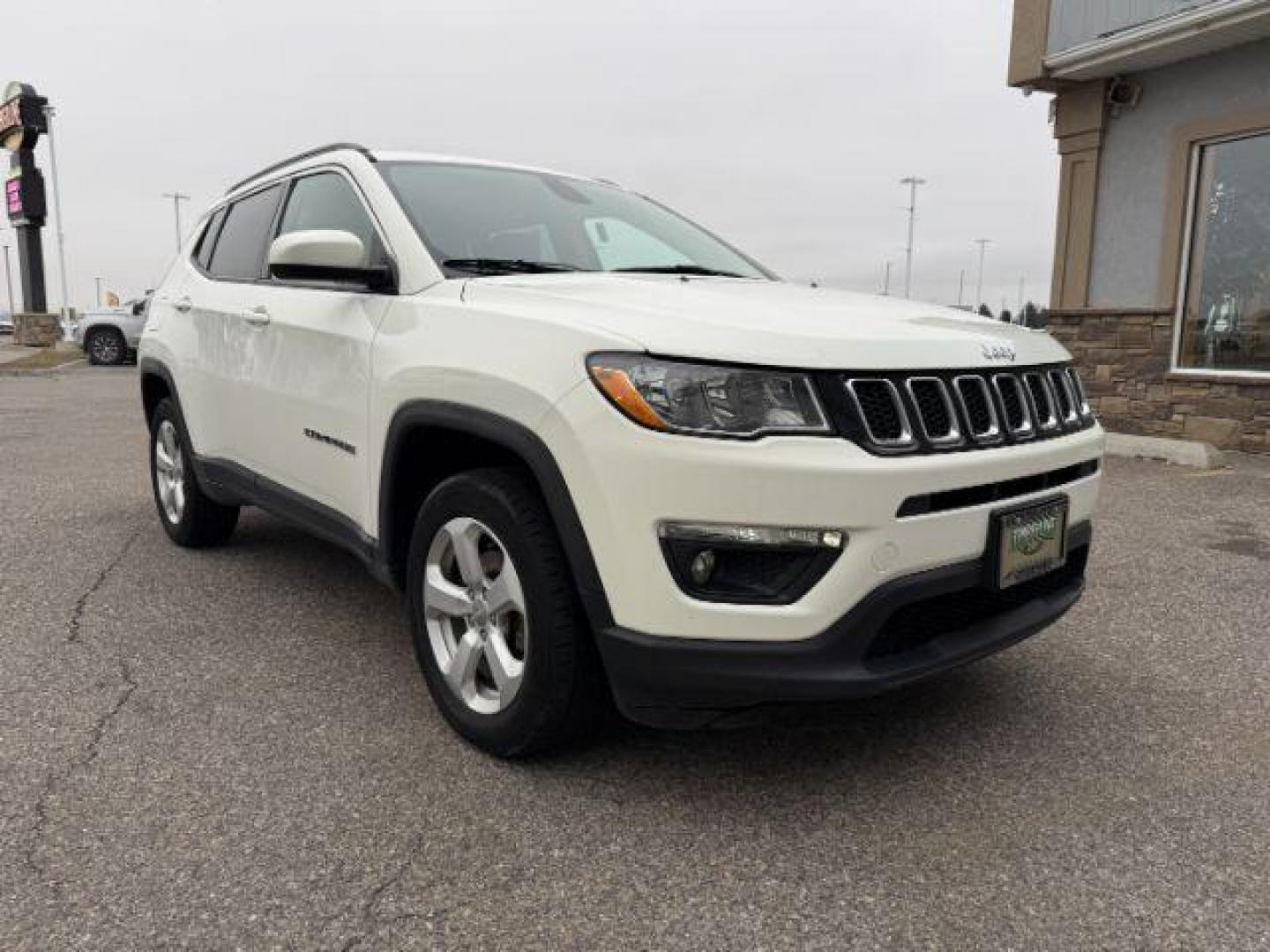 2018 WHITE /CLOTH Jeep Compass (3C4NJDBB6JT) with an 24L engine, Automatic transmission, located at 1175 N Woodruff Ave, Idaho Falls, ID, 83401, 43.506901, -111.999657 - At Timberline Auto, finding a great deal on your next vehicle is always easy! Our experienced sales staff's goal is to help find you the right vehicle at the right price! Our knowledgeable finance department has options for almost any credit score. We offer extended service contract options to prote - Photo#33
