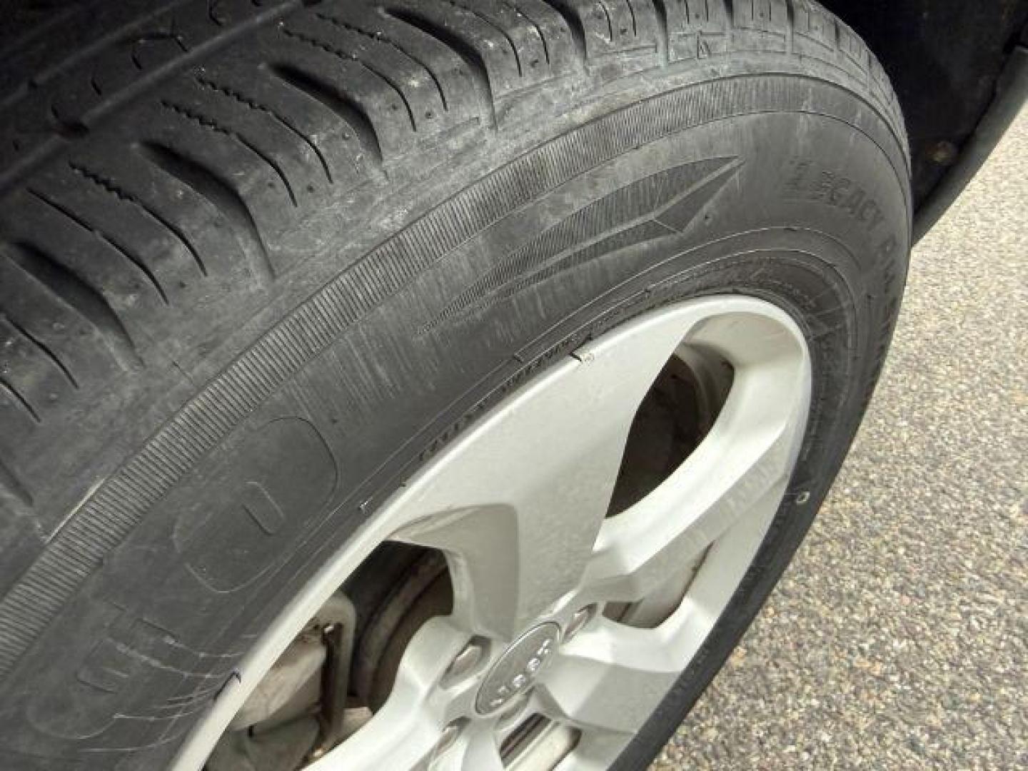 2018 WHITE /CLOTH Jeep Compass (3C4NJDBB6JT) with an 24L engine, Automatic transmission, located at 1175 N Woodruff Ave, Idaho Falls, ID, 83401, 43.506901, -111.999657 - At Timberline Auto, finding a great deal on your next vehicle is always easy! Our experienced sales staff's goal is to help find you the right vehicle at the right price! Our knowledgeable finance department has options for almost any credit score. We offer extended service contract options to prote - Photo#35