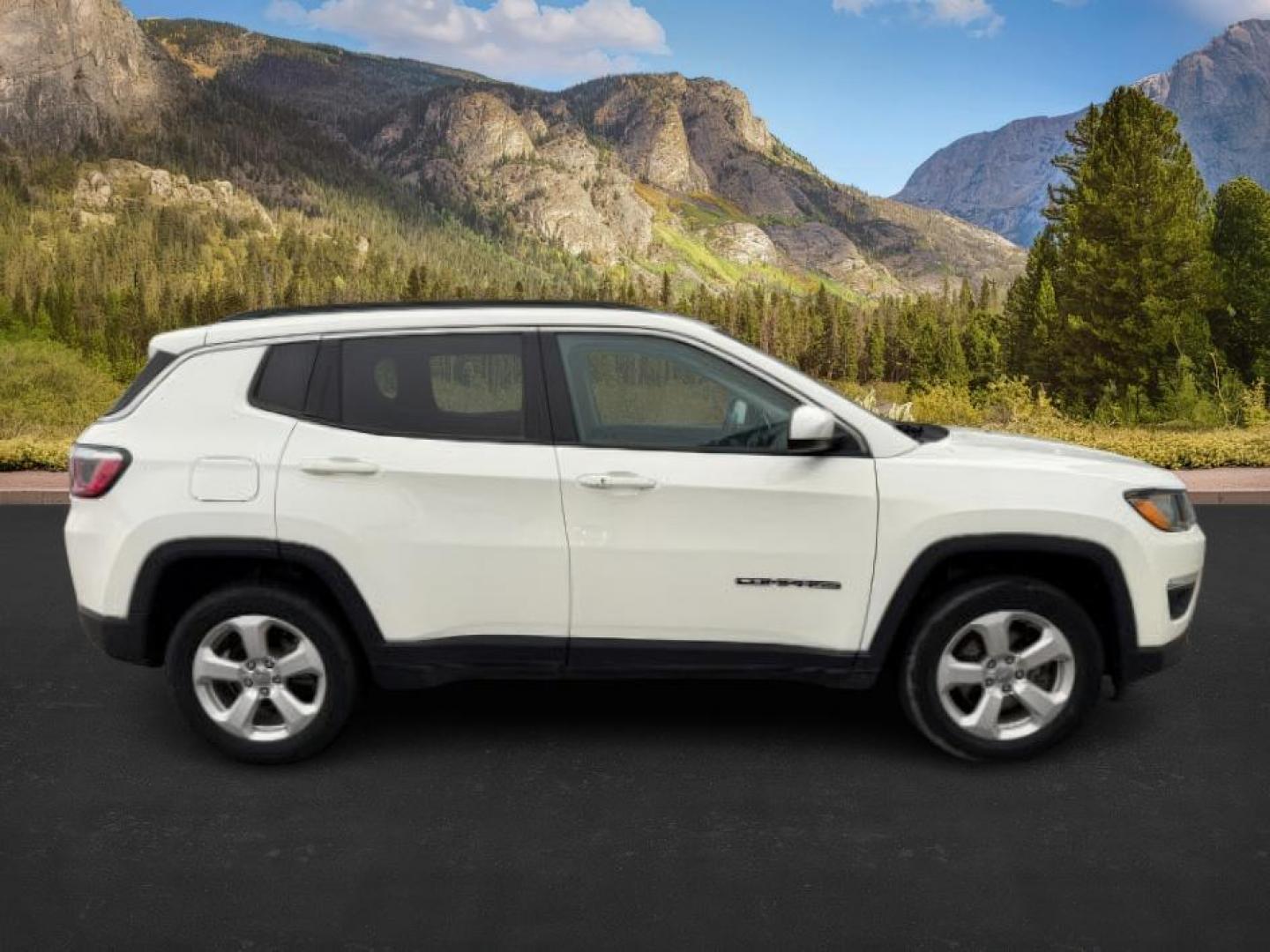2018 WHITE /CLOTH Jeep Compass (3C4NJDBB6JT) with an 24L engine, Automatic transmission, located at 1175 N Woodruff Ave, Idaho Falls, ID, 83401, 43.506901, -111.999657 - At Timberline Auto, finding a great deal on your next vehicle is always easy! Our experienced sales staff's goal is to help find you the right vehicle at the right price! Our knowledgeable finance department has options for almost any credit score. We offer extended service contract options to prote - Photo#8
